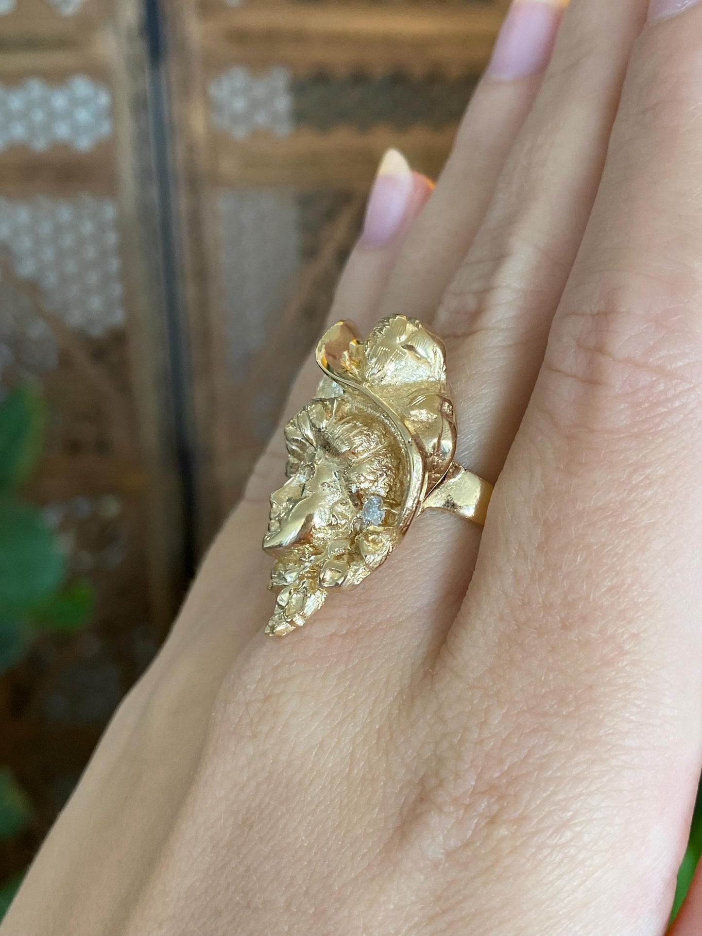 Vintage Solid 14k Yellow Gold Diamond Emerald Eyes Lady in Bonnet Ring - Size 7.75