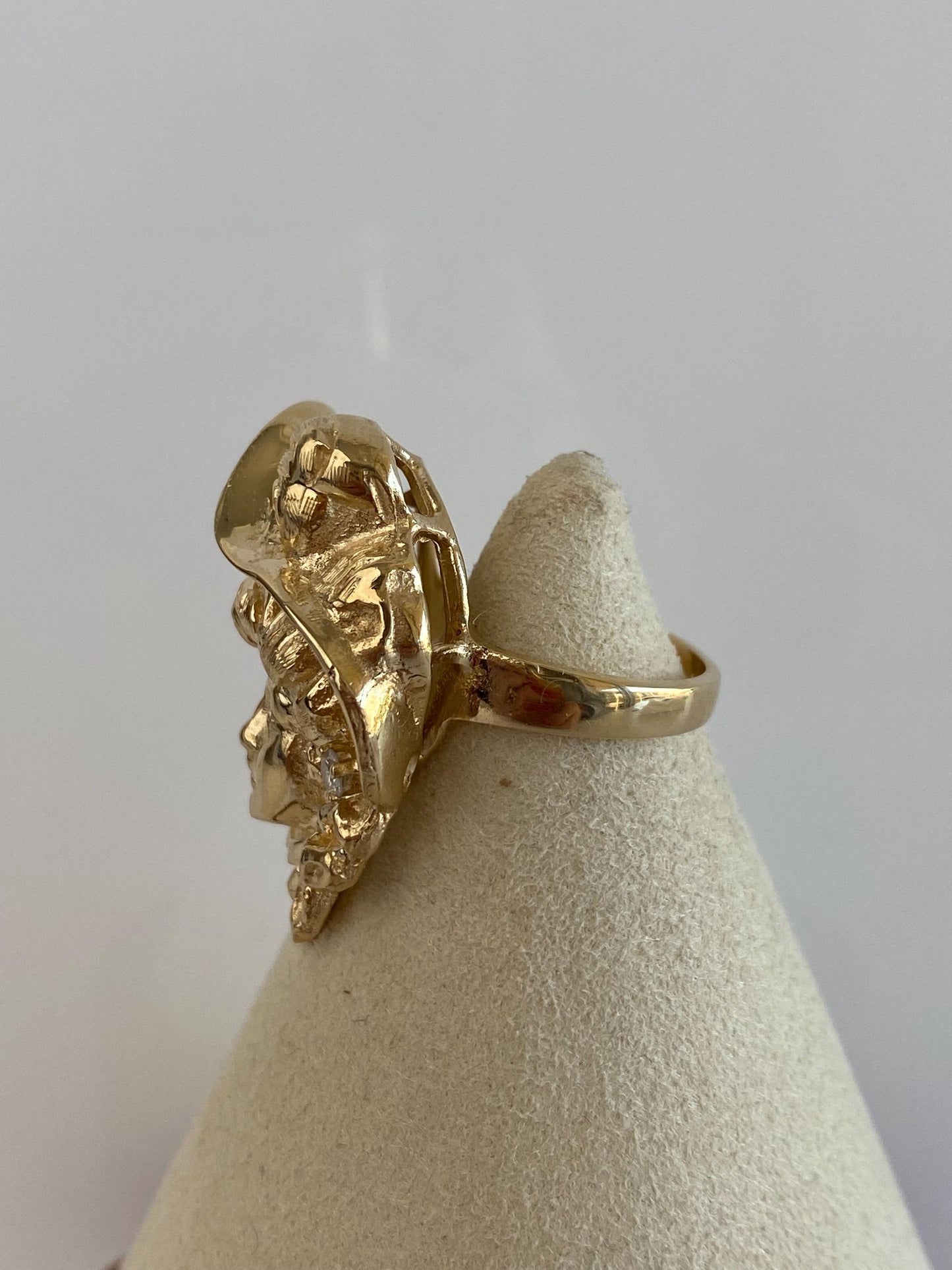 Vintage Solid 14k Yellow Gold Diamond Emerald Eyes Lady in Bonnet Ring - Size 7.75