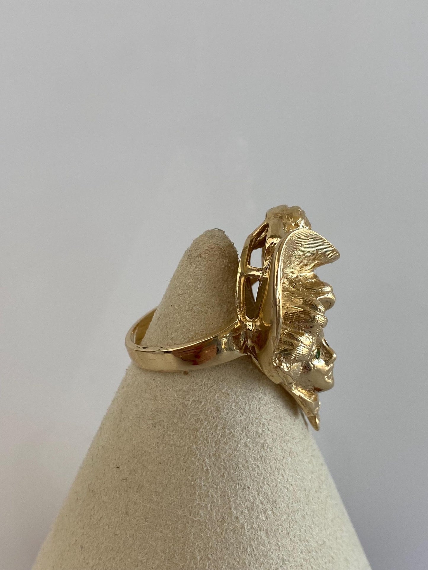 Vintage Solid 14k Yellow Gold Diamond Emerald Eyes Lady in Bonnet Ring - Size 7.75