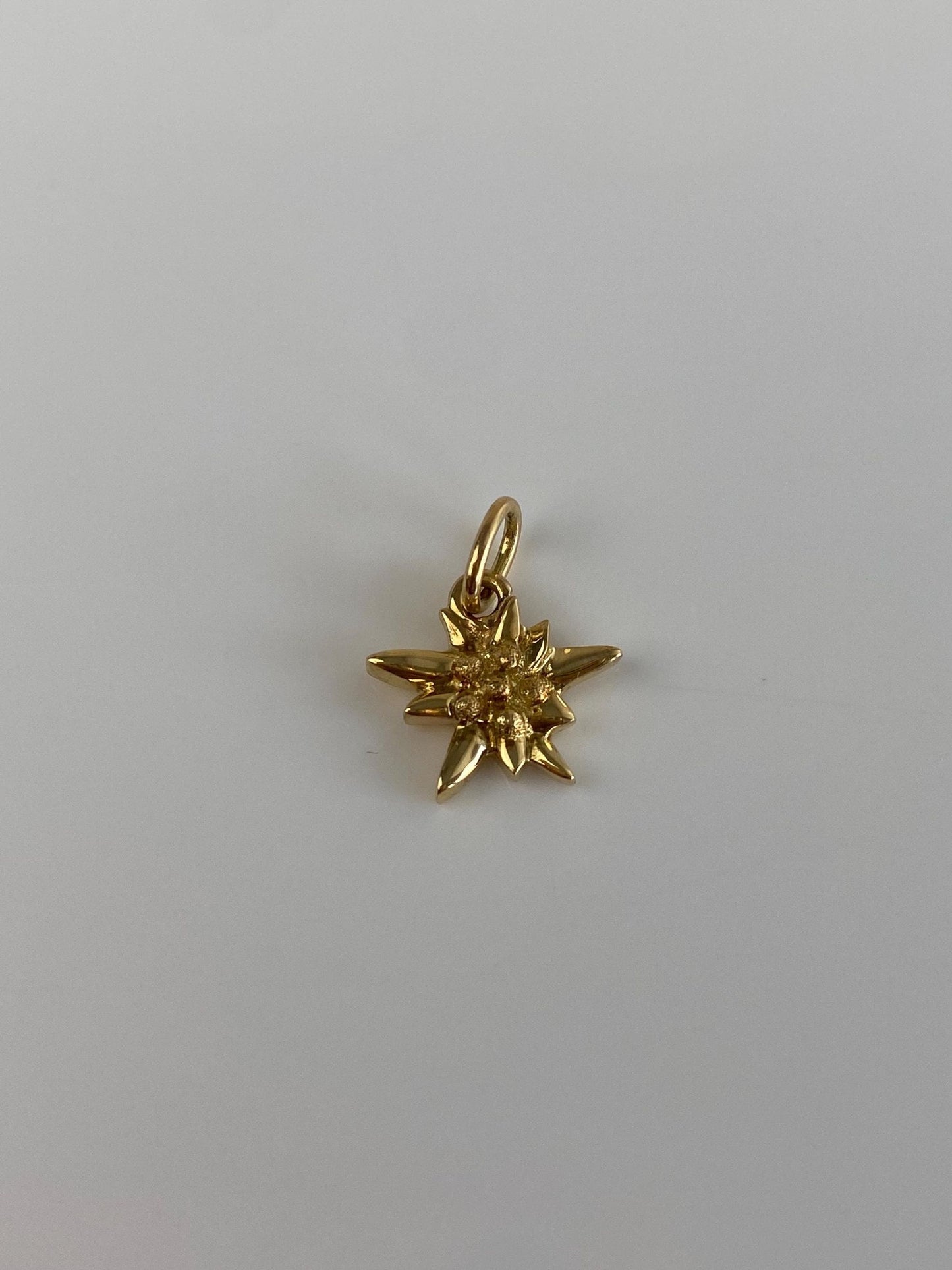 Vintage Solid 18k Yellow Gold Flower Charm