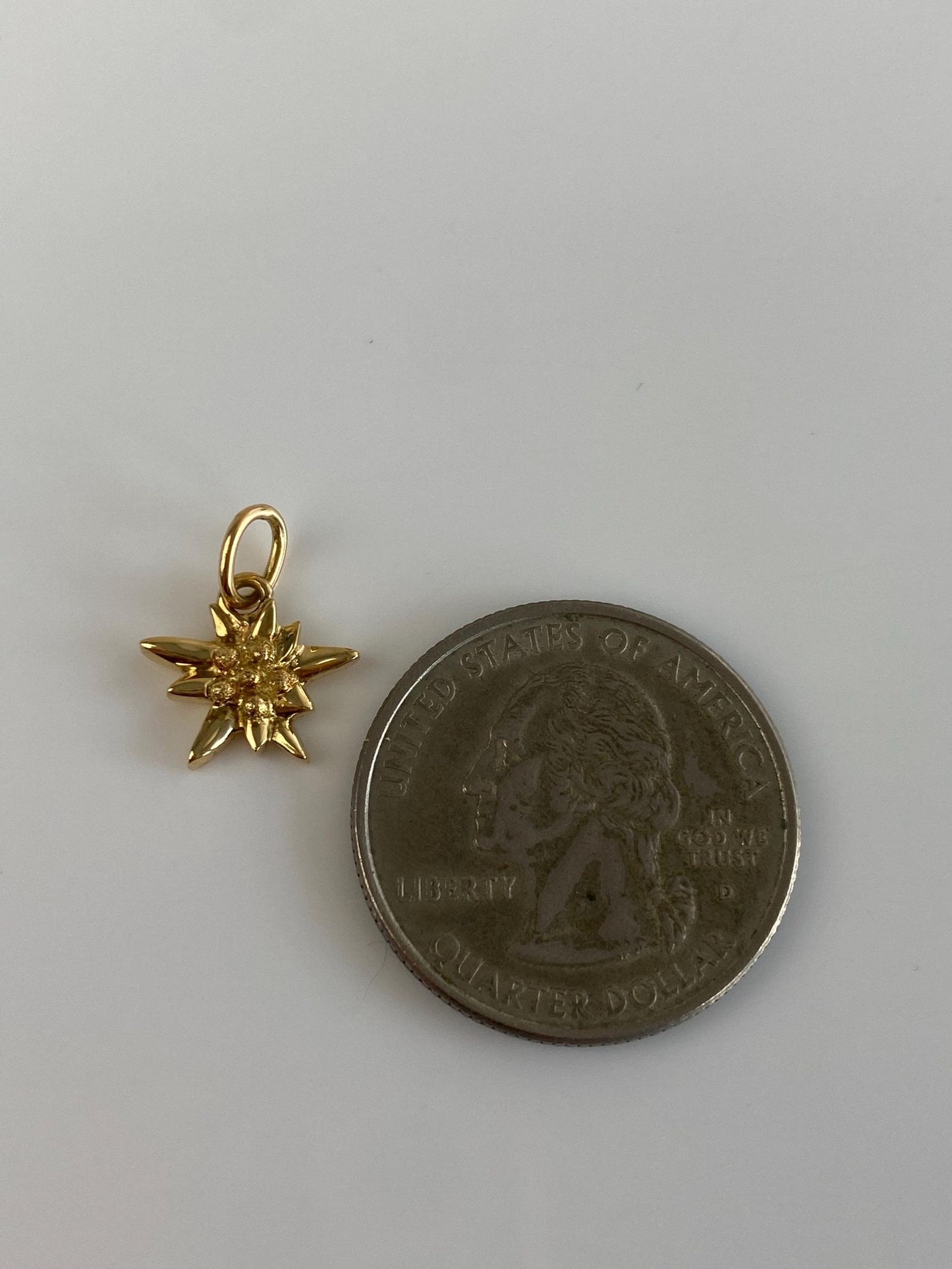 Vintage Solid 18k Yellow Gold Flower Charm