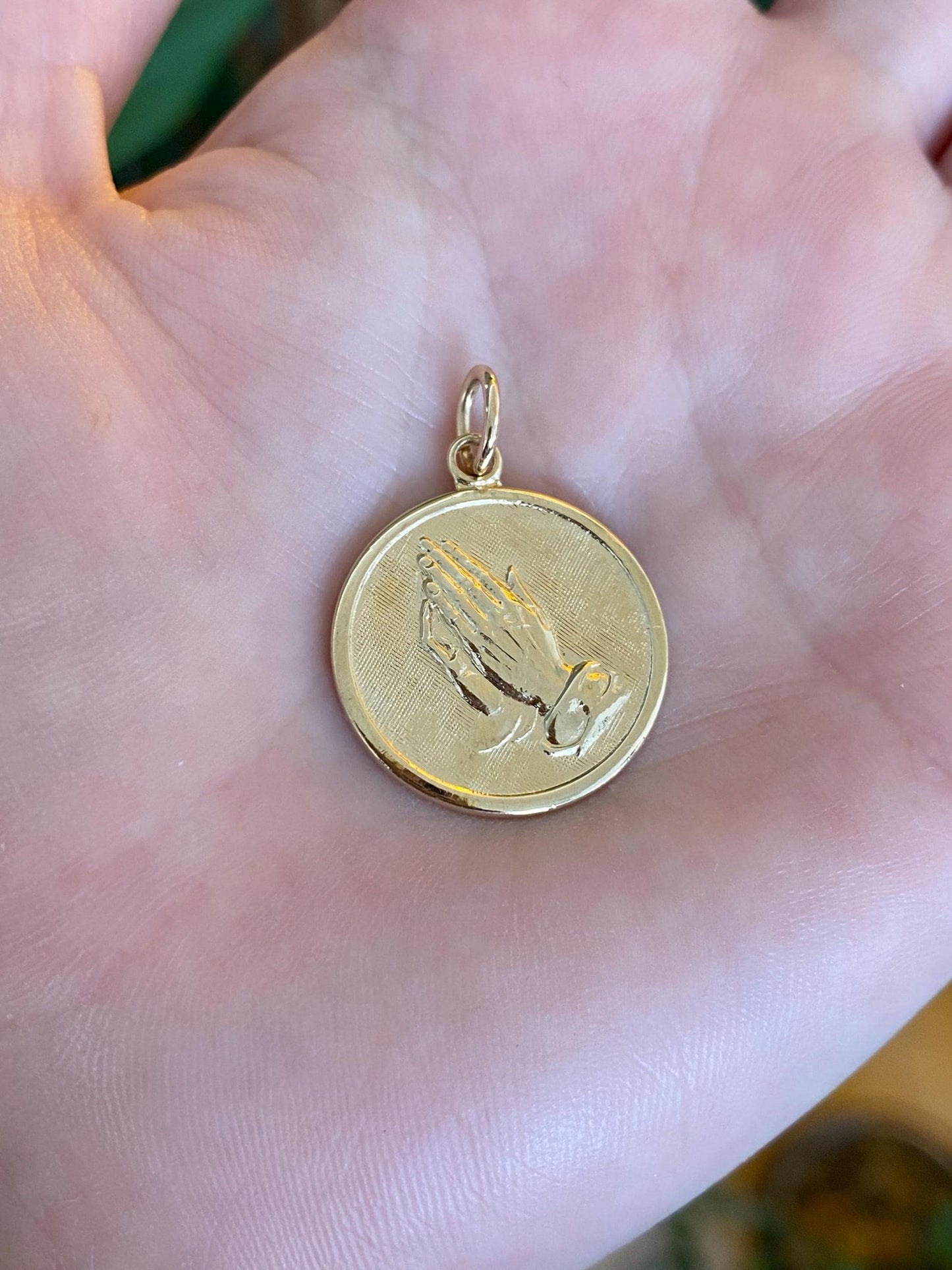 Vintage Solid 14k Serenity Prayer Praying Hands Charm