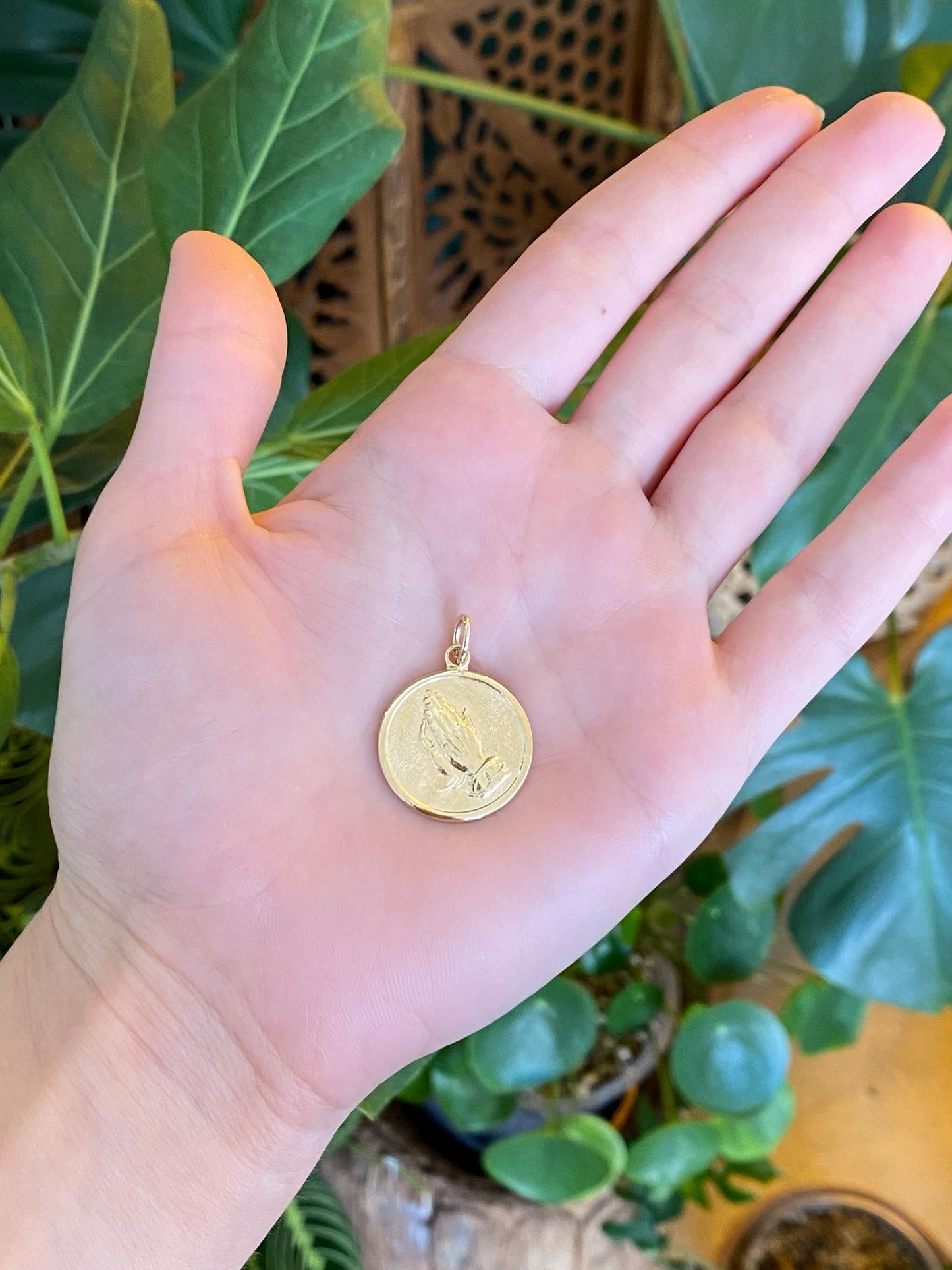 Vintage Solid 14k Serenity Prayer Praying Hands Charm