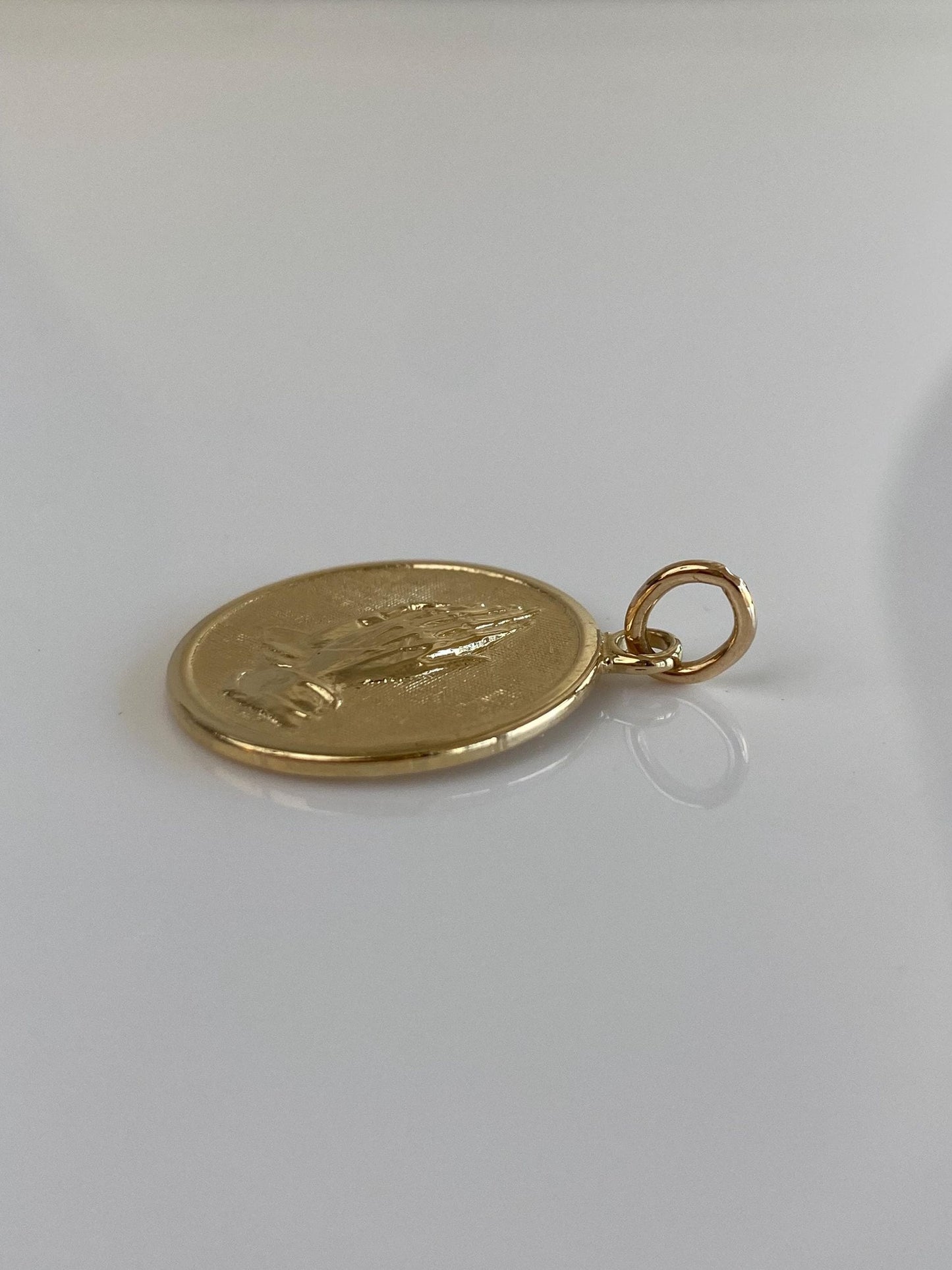 Vintage Solid 14k Serenity Prayer Praying Hands Charm