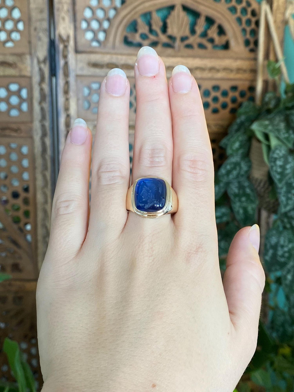 Vintage Solid 10k Yellow Gold Blue Spinel Intaglio Cameo Signet Ring - Size 10.25