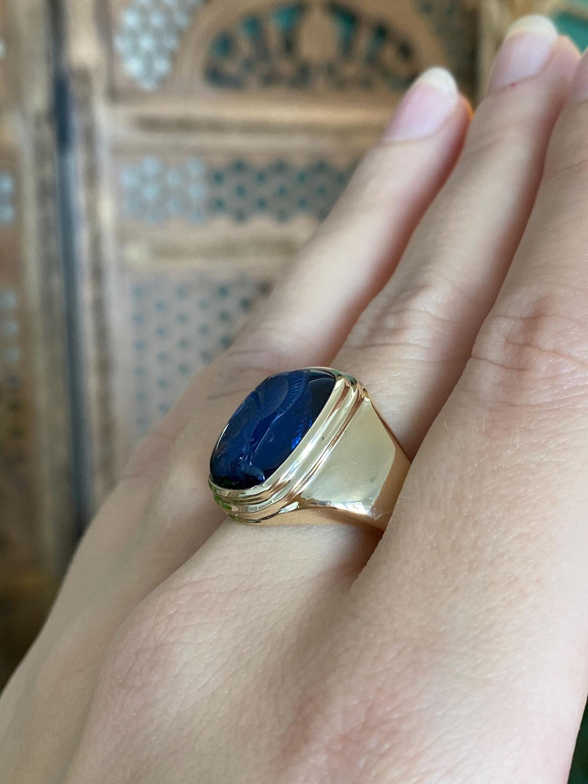 Vintage Solid 10k Yellow Gold Blue Spinel Intaglio Cameo Signet Ring - Size 10.25