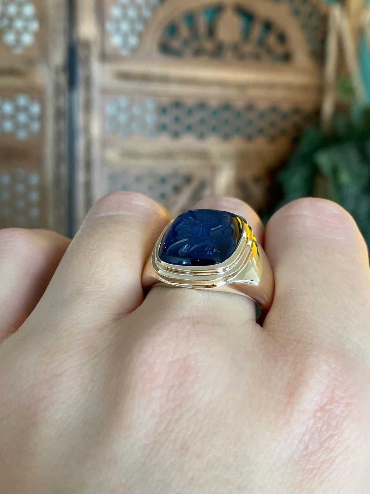 Vintage Solid 10k Yellow Gold Blue Spinel Intaglio Cameo Signet Ring - Size 10.25