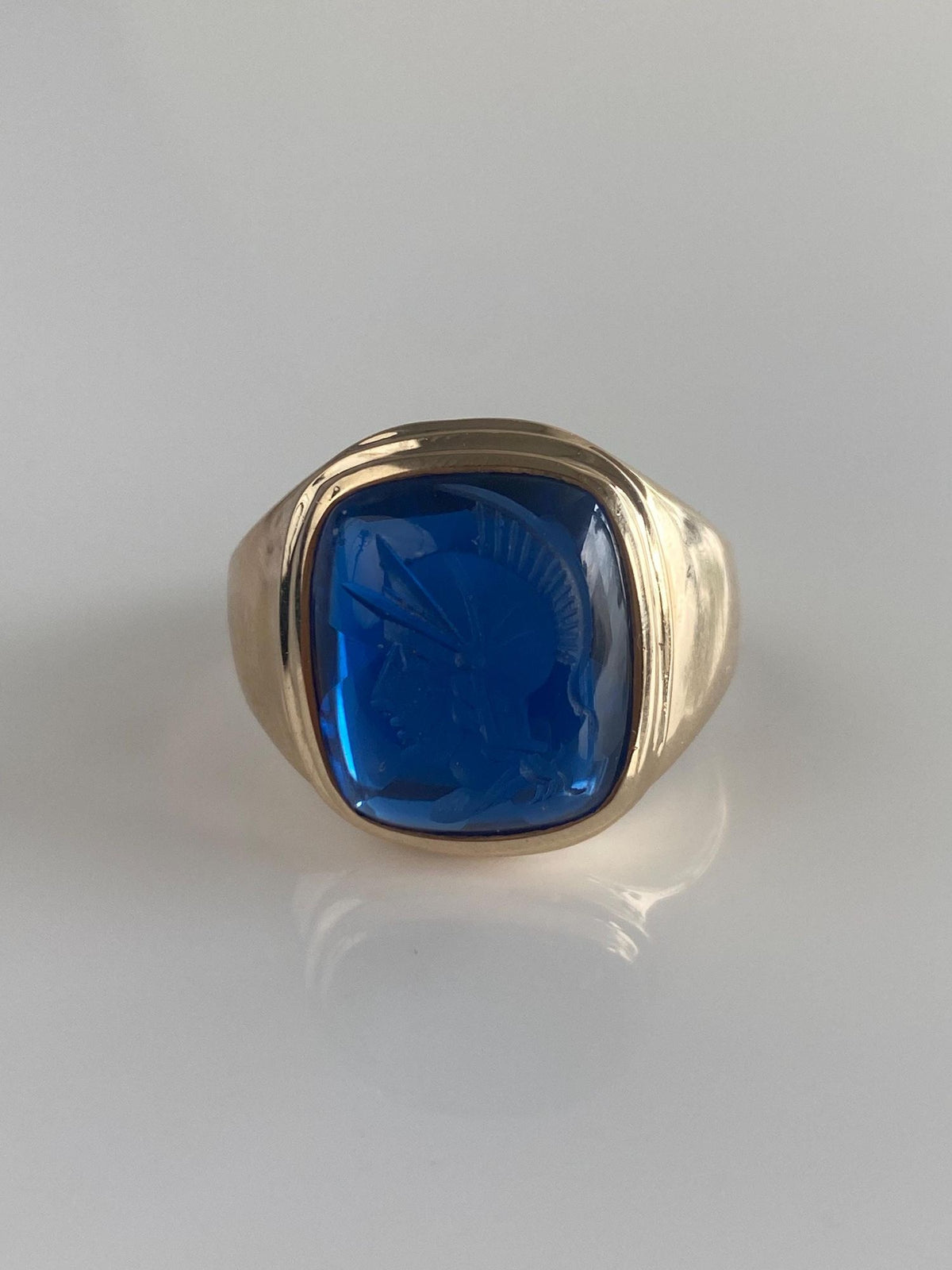 Vintage Solid 10k Yellow Gold Blue Spinel Intaglio Cameo Signet Ring - Size 10.25