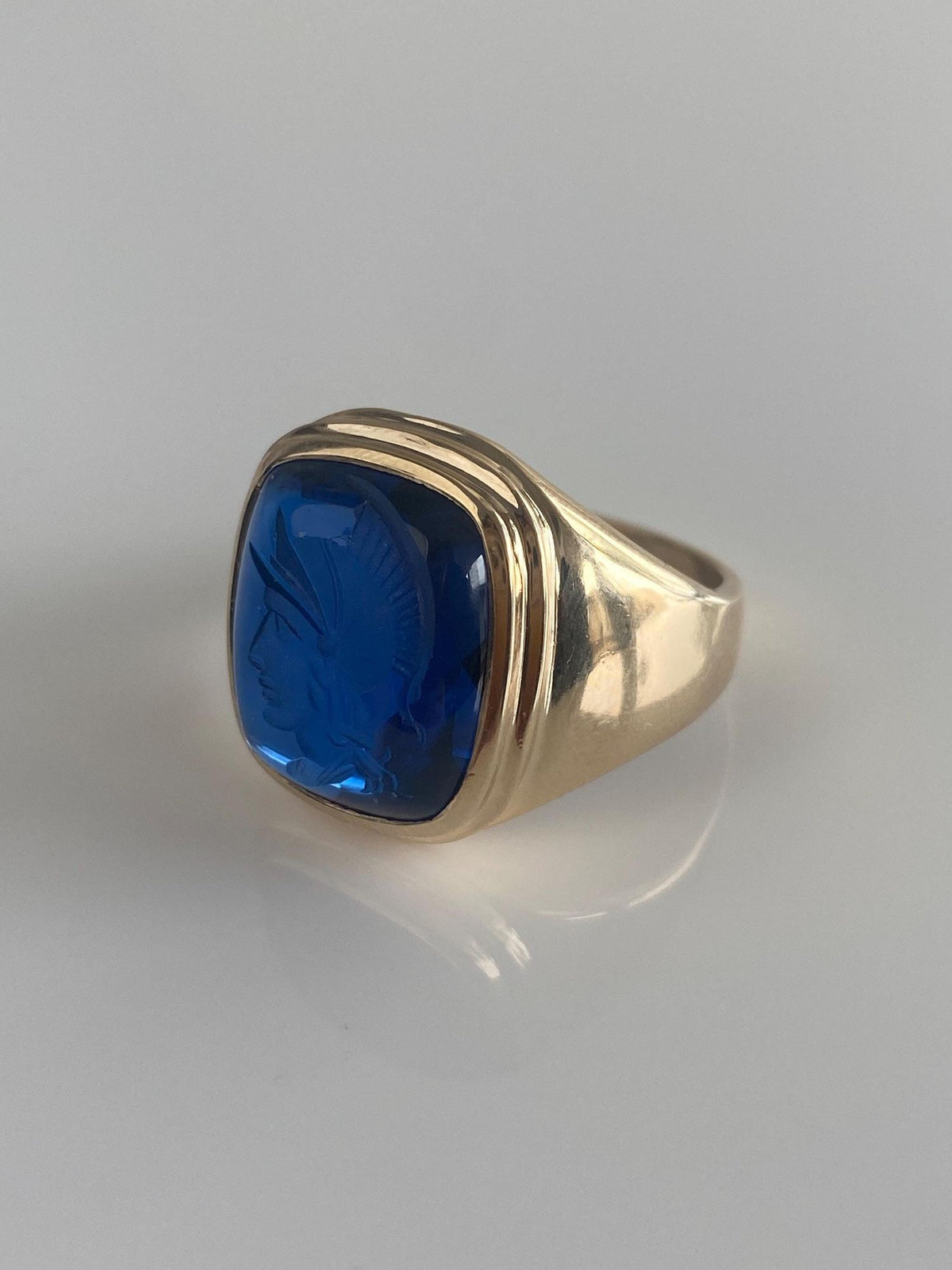 Vintage Solid 10k Yellow Gold Blue Spinel Intaglio Cameo Signet Ring - Size 10.25