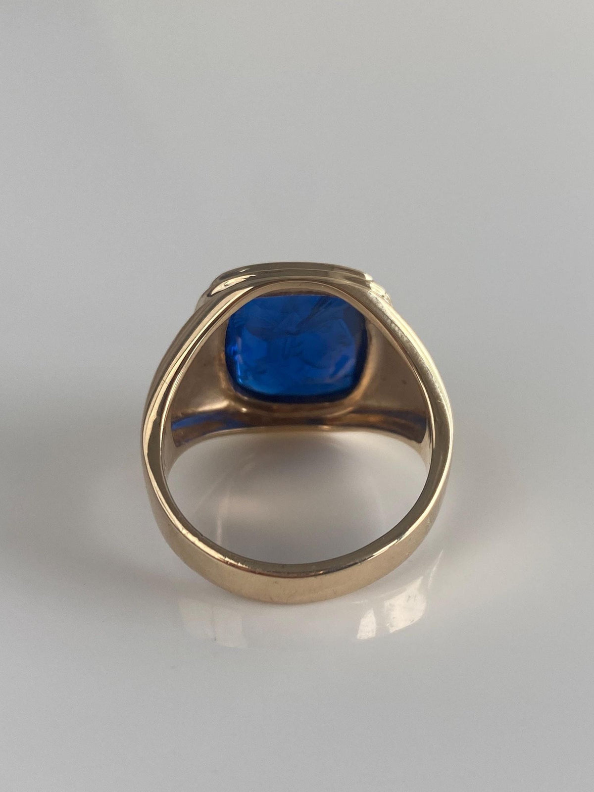 Vintage Solid 10k Yellow Gold Blue Spinel Intaglio Cameo Signet Ring - Size 10.25