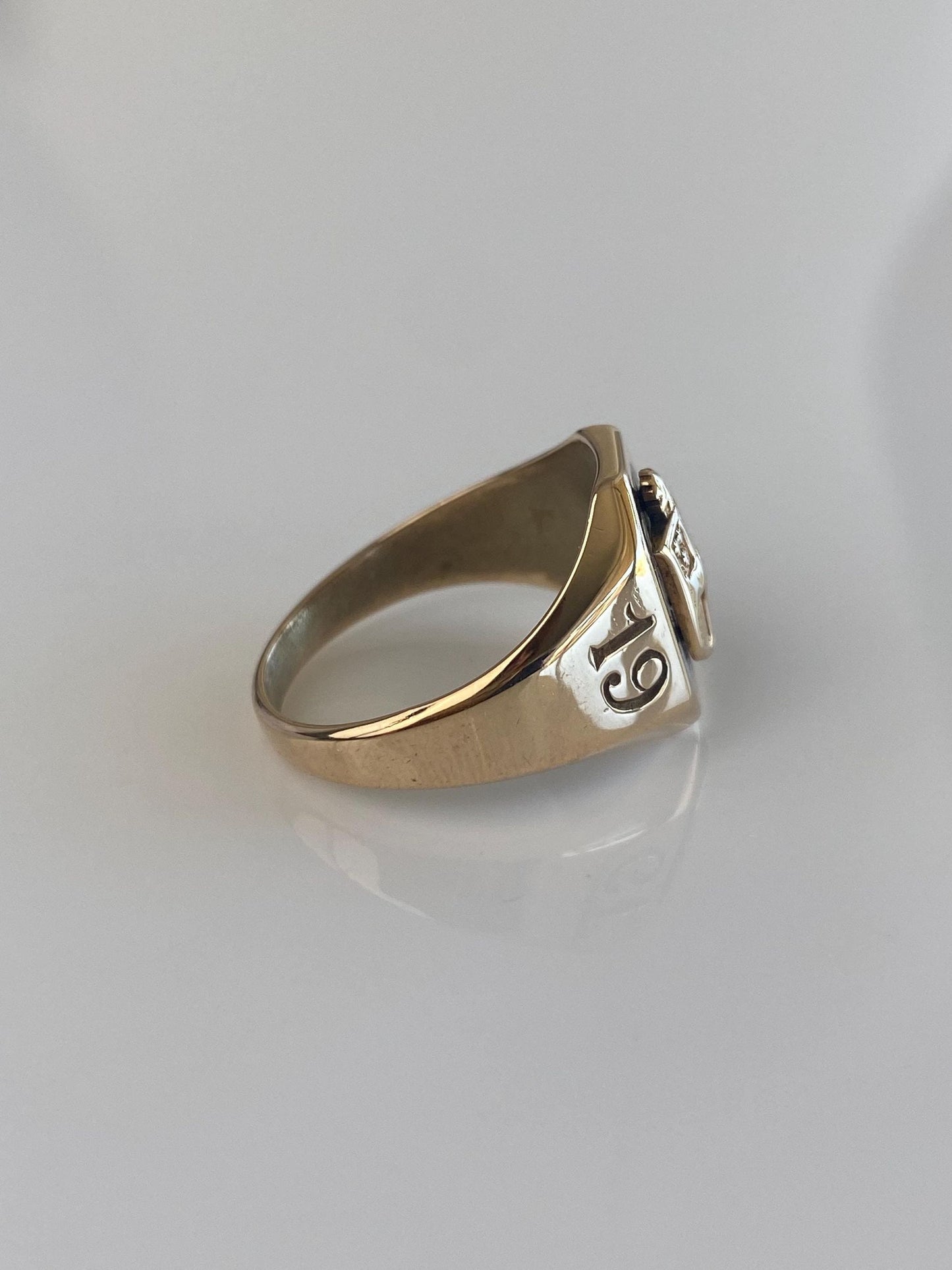 Vintage Solid 10k Yellow Gold 1950 Class Ring - Size 7.75