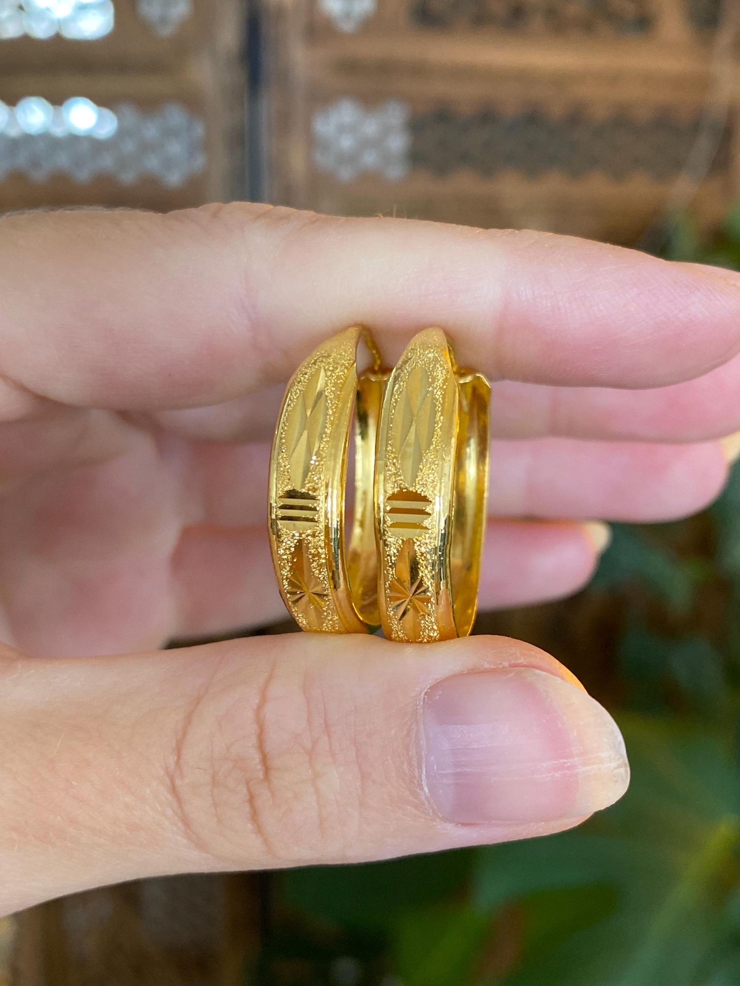 Vintage Solid 24k Yellow Gold Diamond Cut Hoop Earrings