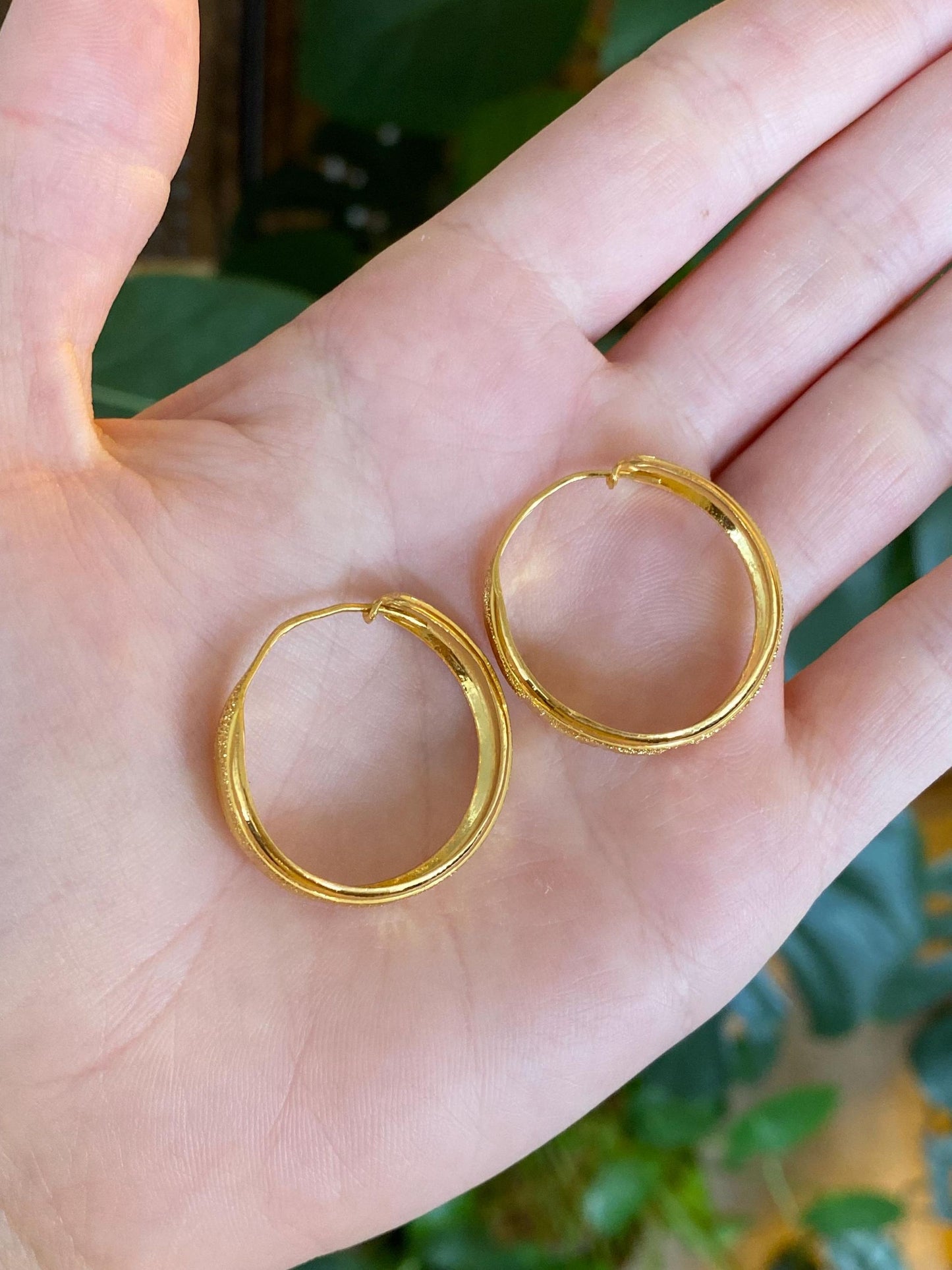 Vintage Solid 24k Yellow Gold Diamond Cut Hoop Earrings