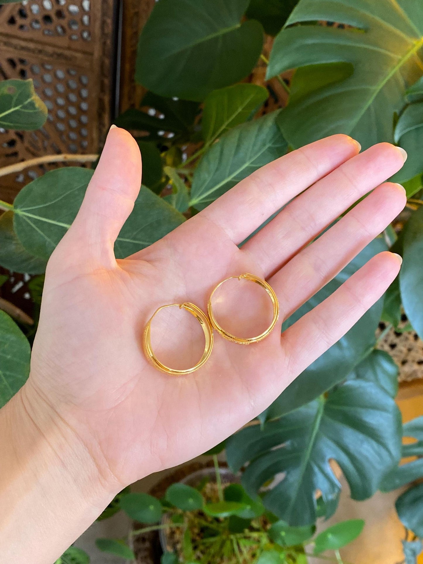 Vintage Solid 24k Yellow Gold Diamond Cut Hoop Earrings