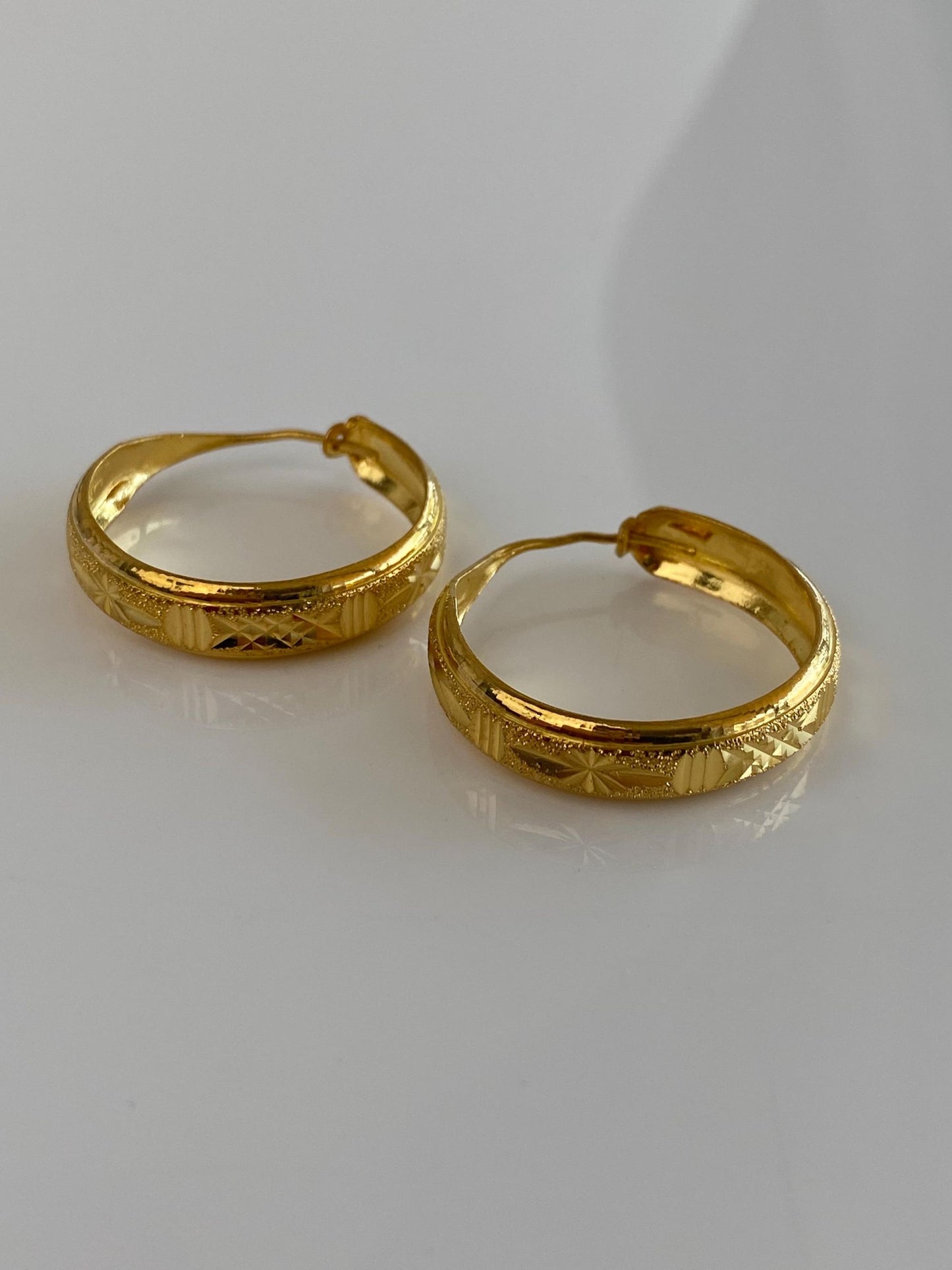Vintage Solid 24k Yellow Gold Diamond Cut Hoop Earrings