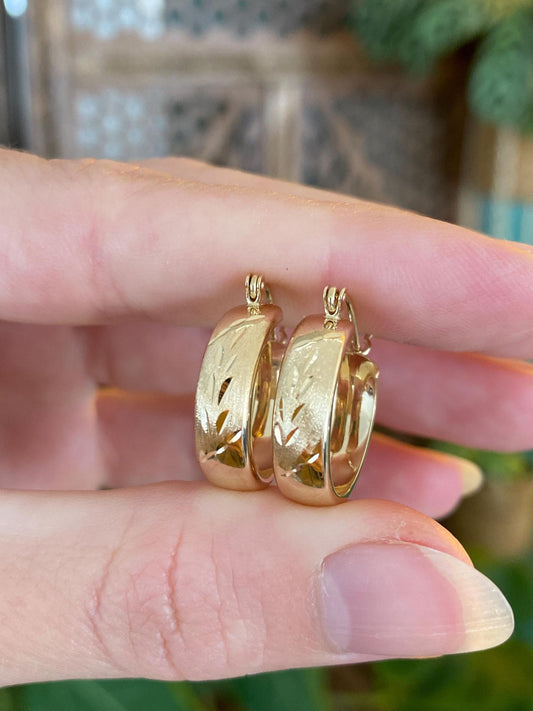Vintage 14k Yellow Gold Diamond Cut Hoop Earrings