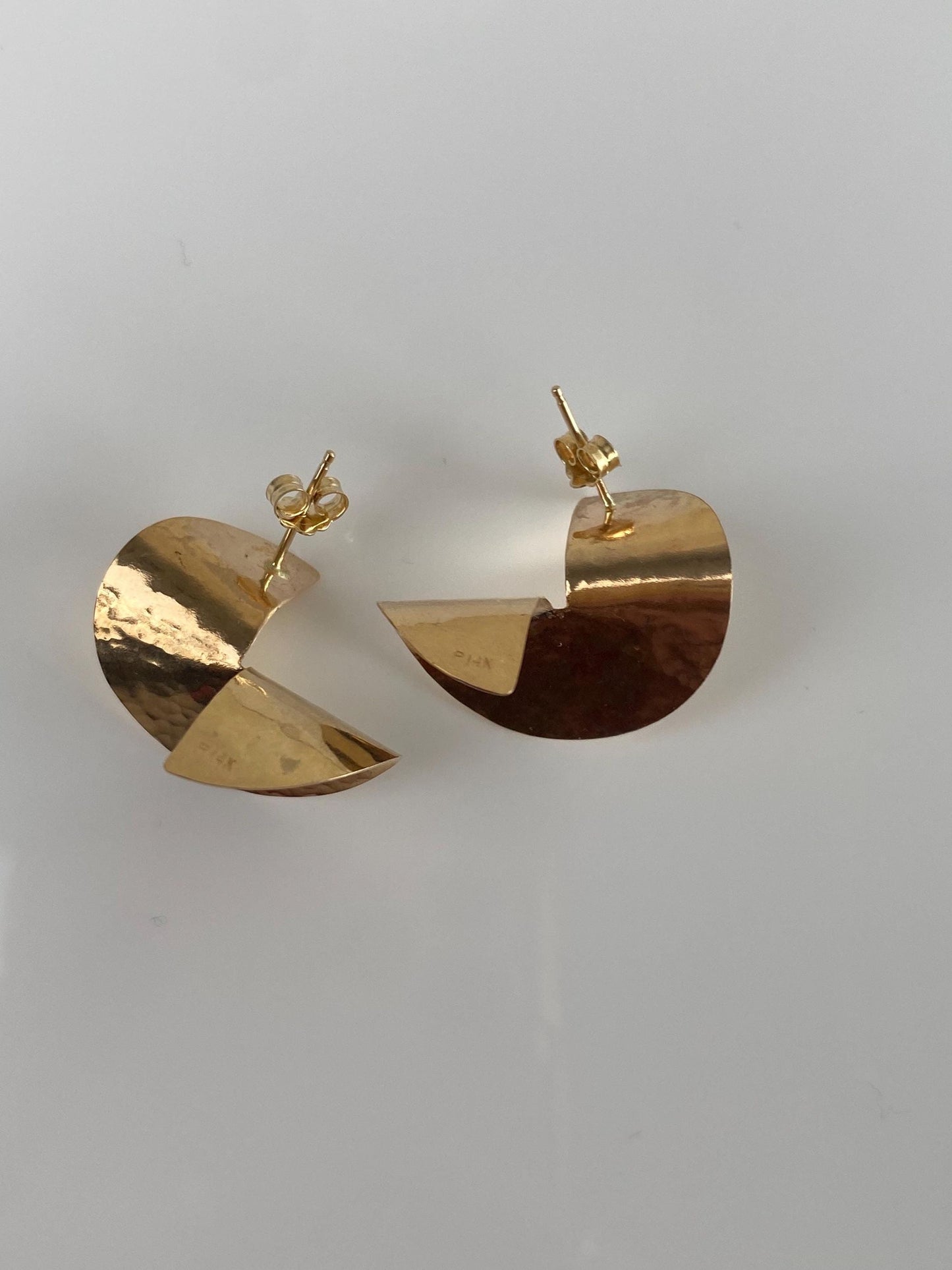 Vintage Solid 14k Yellow Gold Hammered Twist Circle Stud Earrings