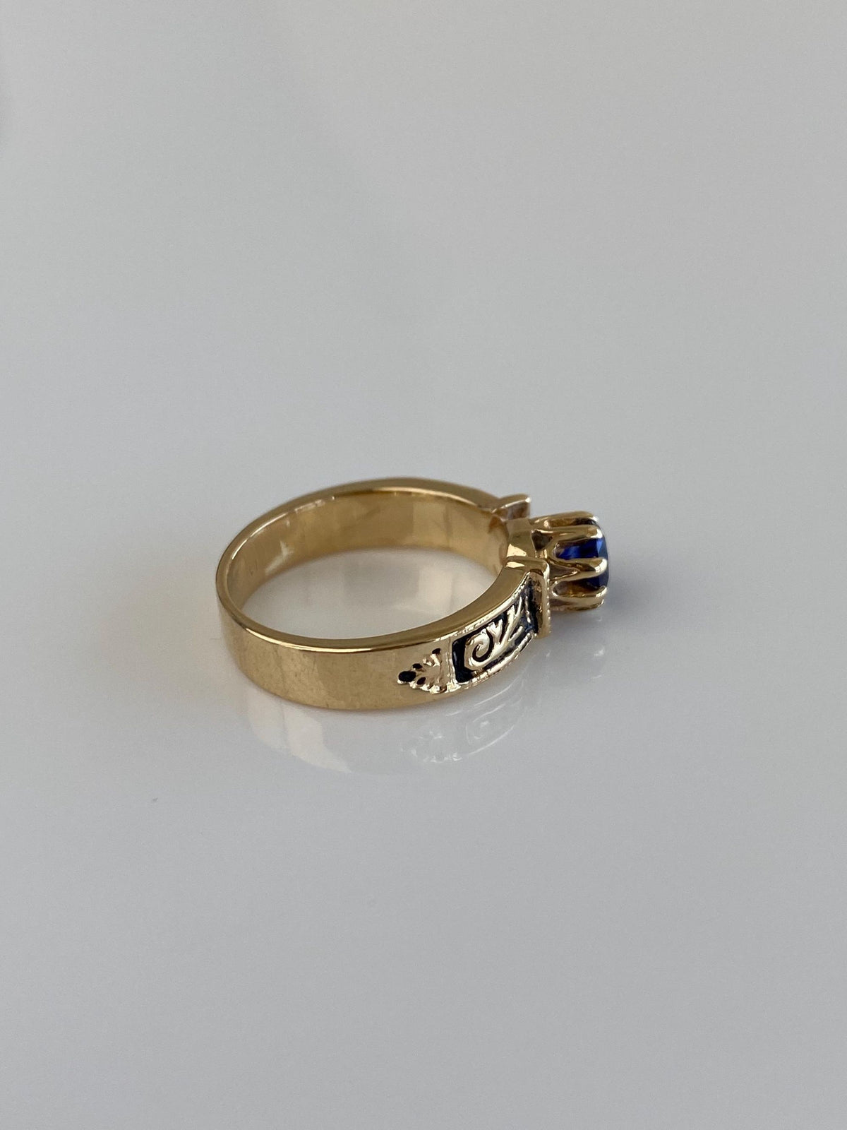 Vintage Solid 14k Yellow Gold Blue Sapphire Designed Ring - Size 3