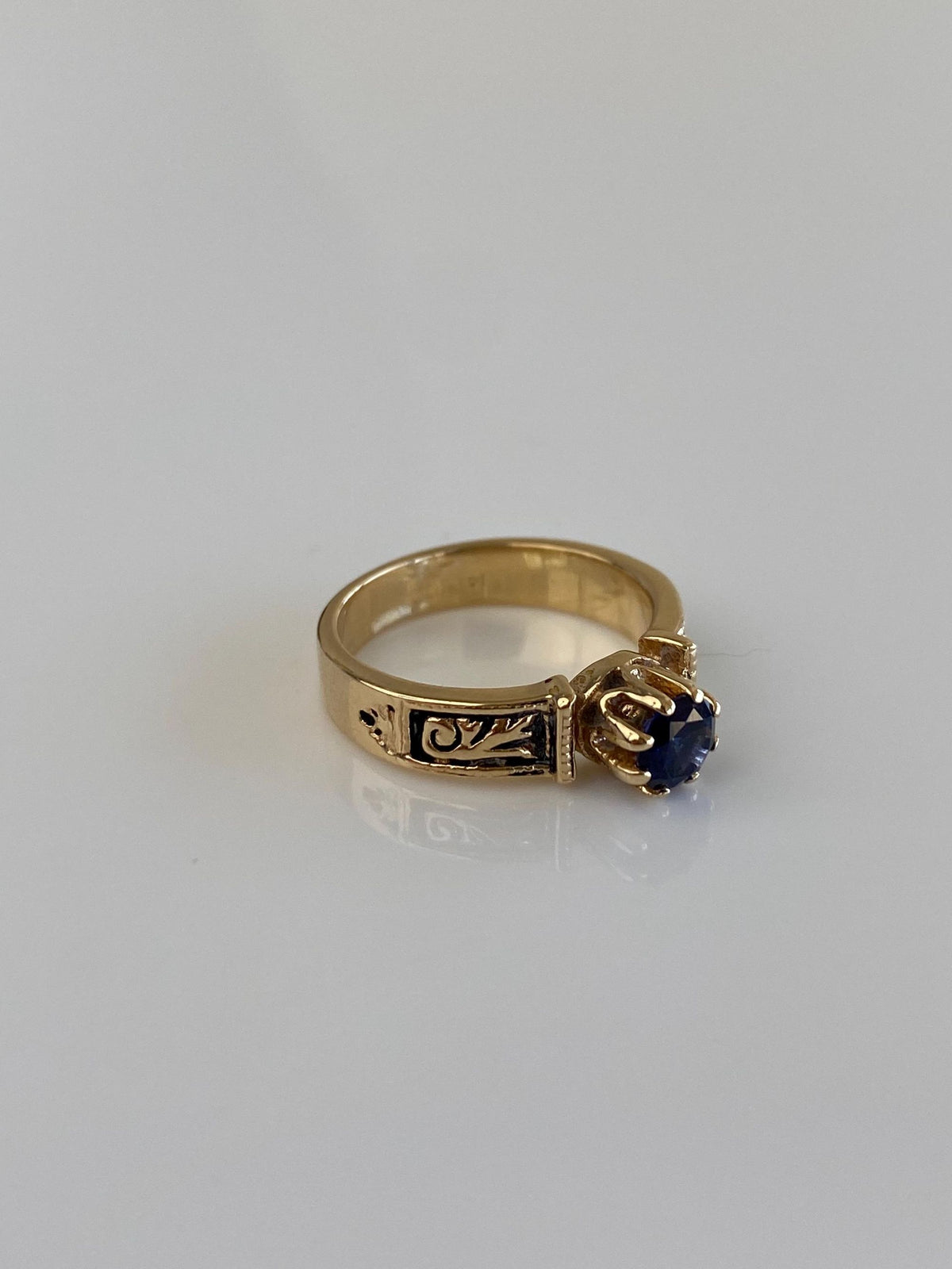 Vintage Solid 14k Yellow Gold Blue Sapphire Designed Ring - Size 3