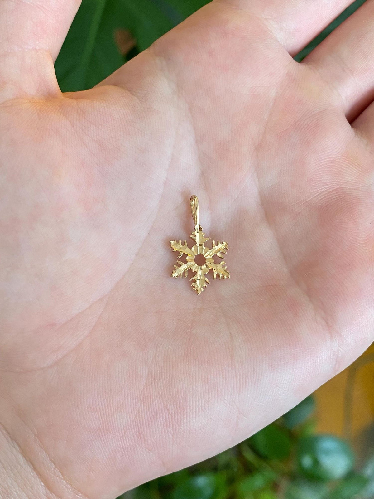 Vintage Solid 14k Yellow Gold Diamond Cut Snowflake Charm