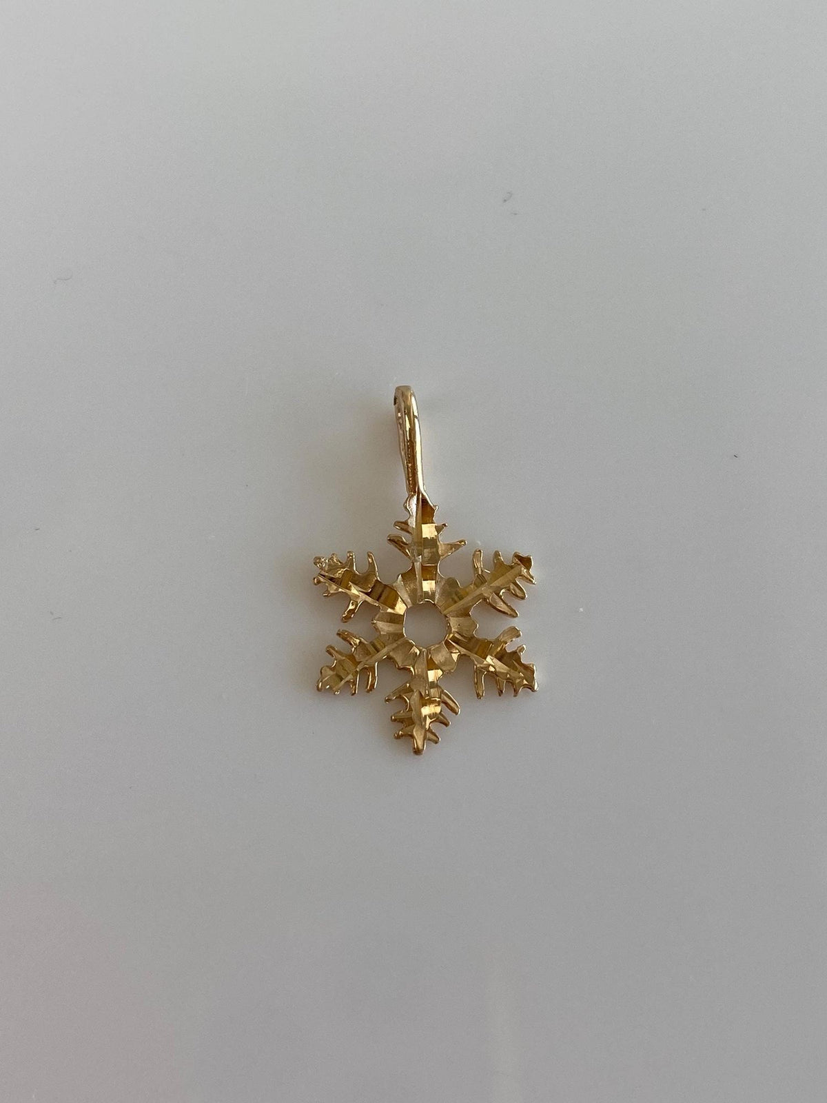 Vintage Solid 14k Yellow Gold Diamond Cut Snowflake Charm