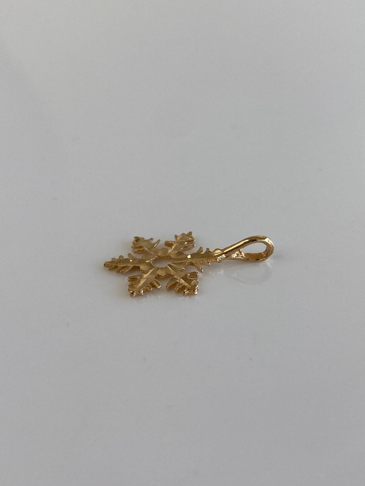 Vintage Solid 14k Yellow Gold Diamond Cut Snowflake Charm