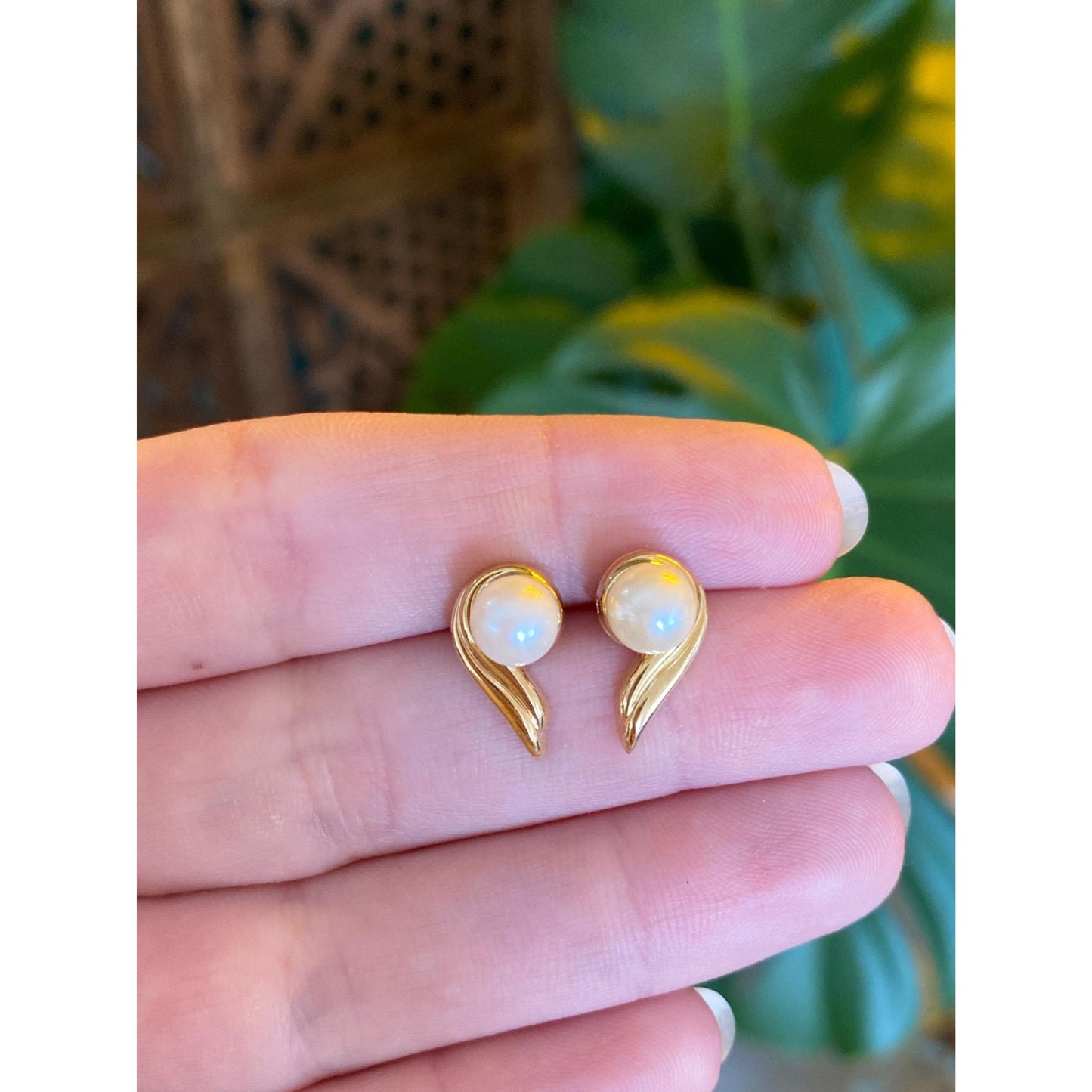Vintage 14k Yellow Gold Pearl Stud Earrings