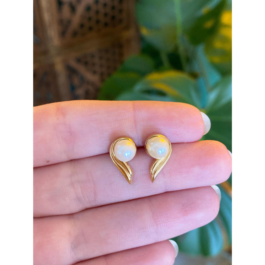Vintage 14k Yellow Gold Pearl Stud Earrings
