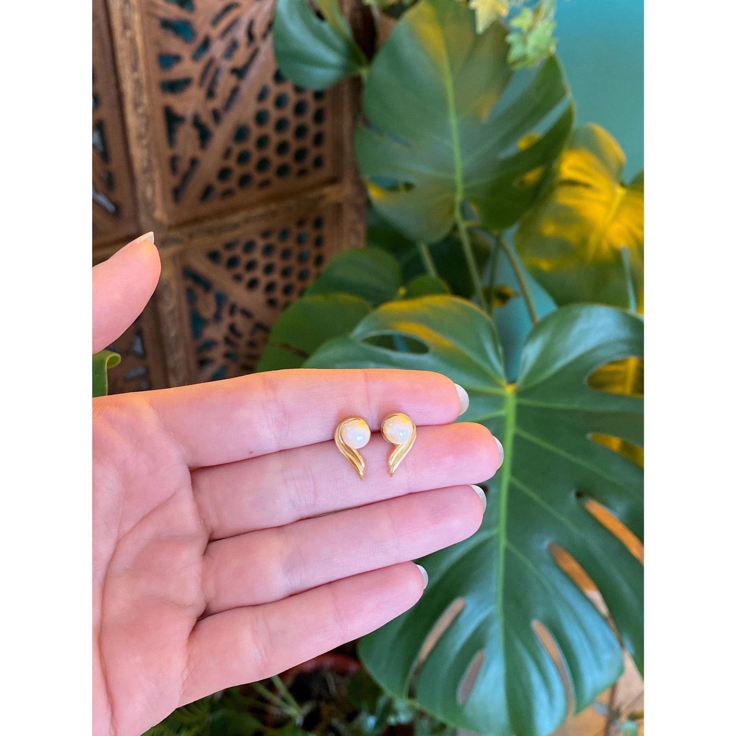 Vintage 14k Yellow Gold Pearl Stud Earrings