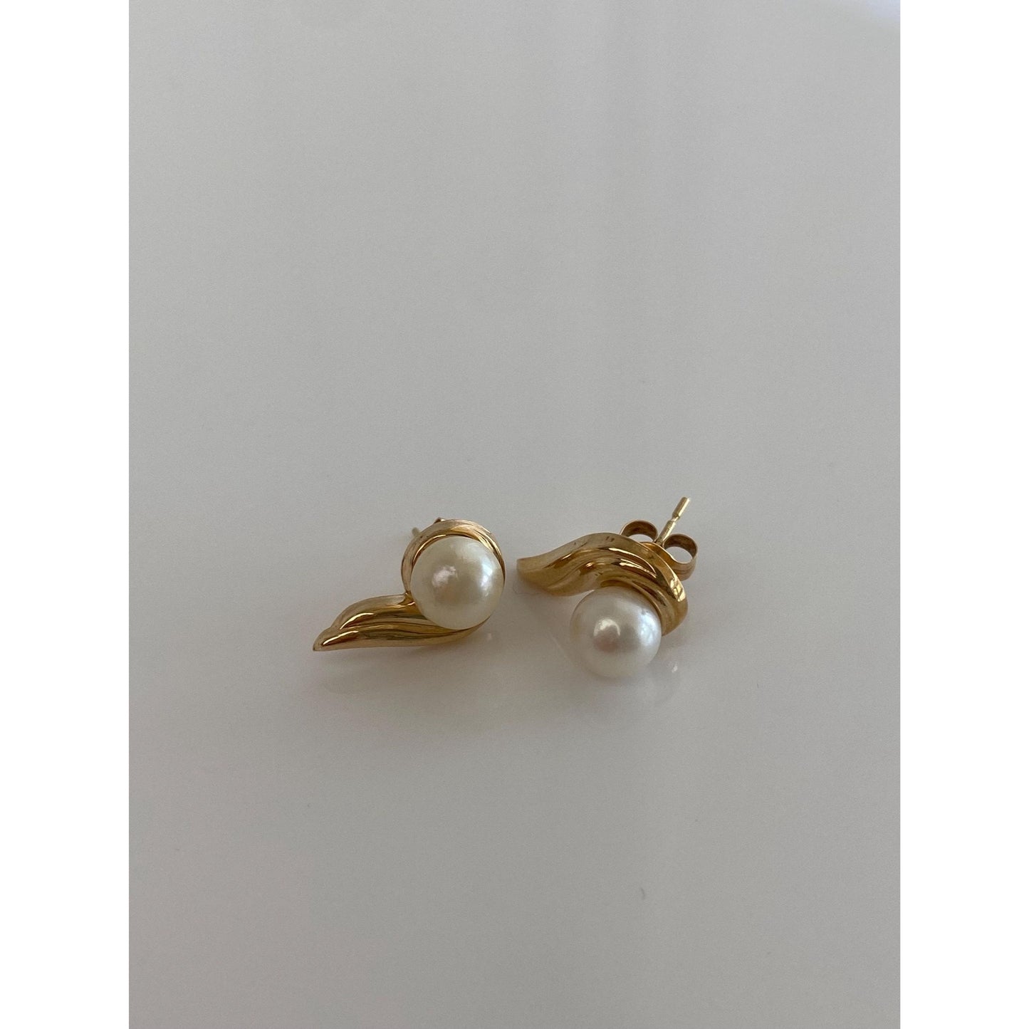 Vintage 14k Yellow Gold Pearl Stud Earrings
