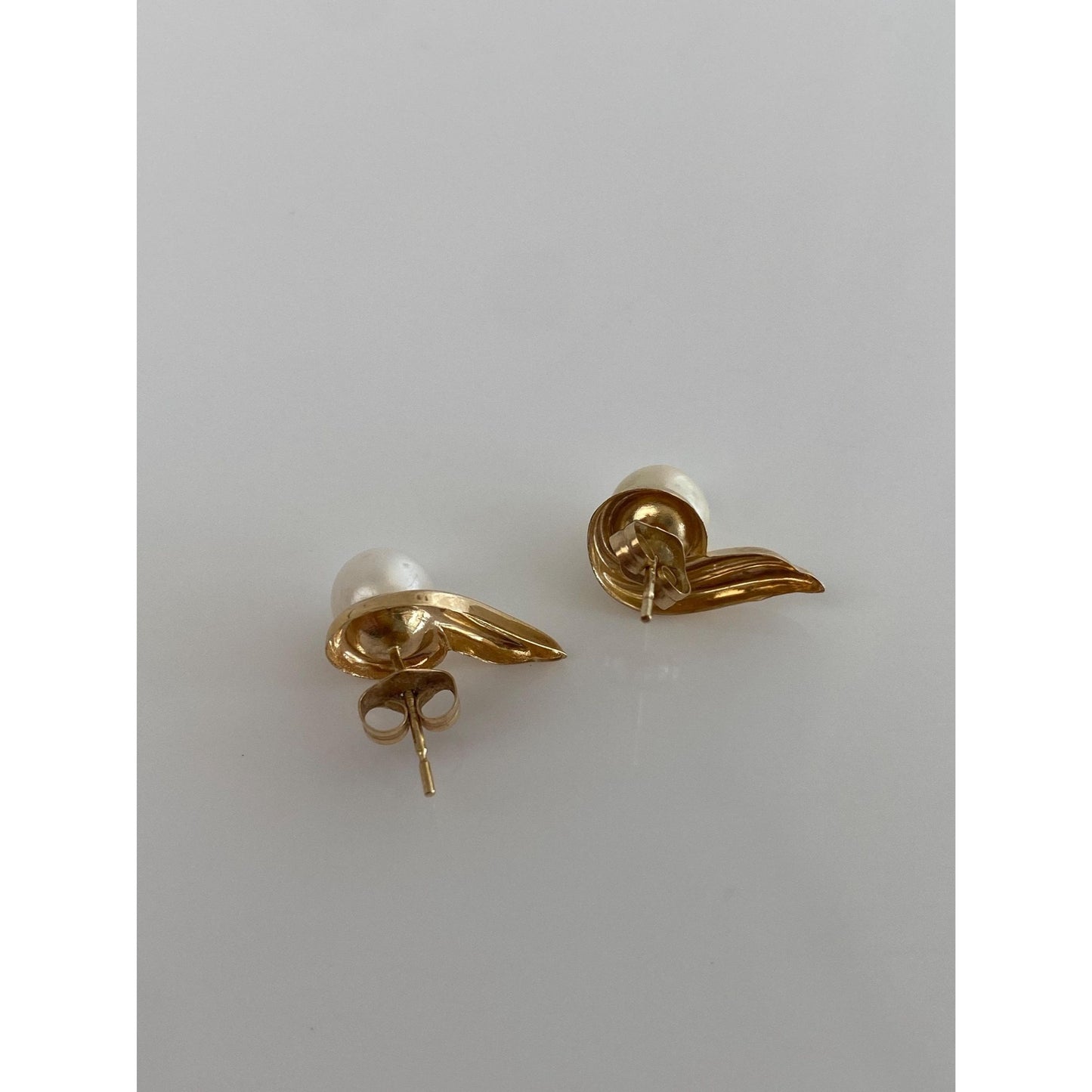 Vintage 14k Yellow Gold Pearl Stud Earrings