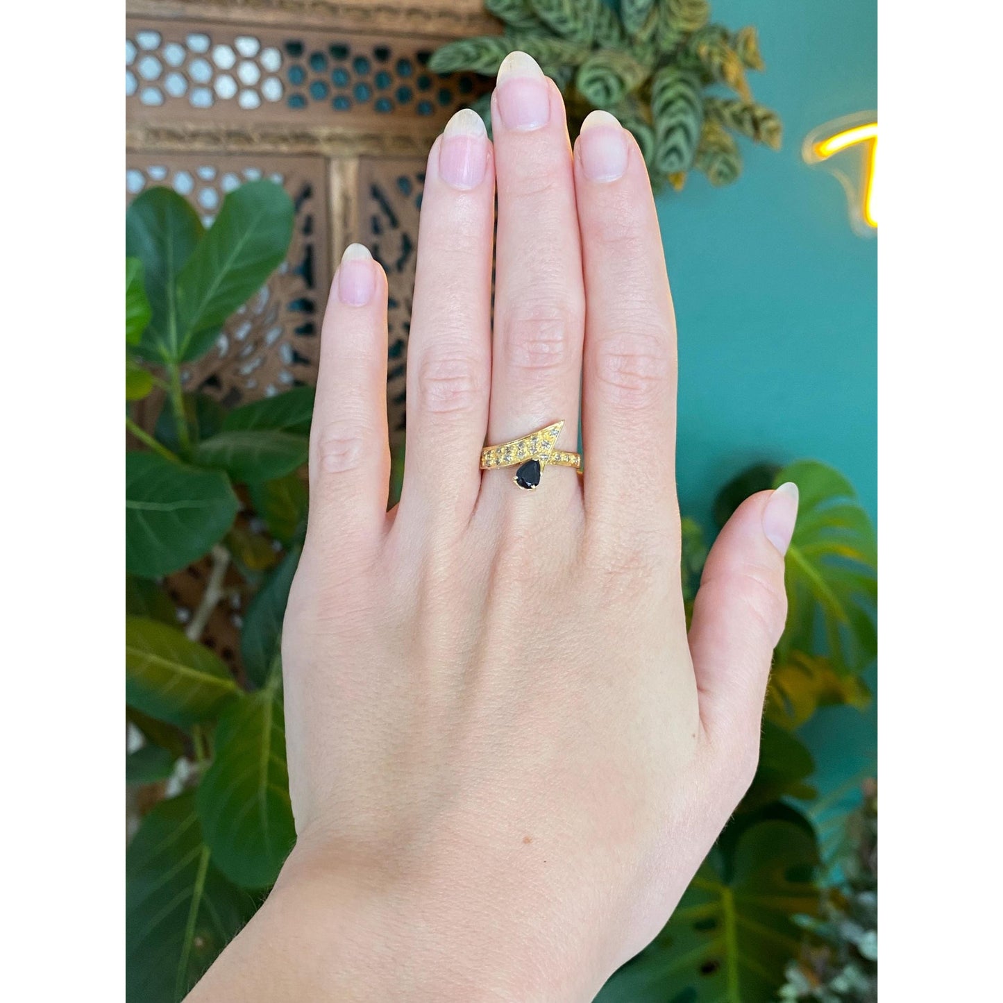 Vintage Solid 18k Yellow Gold Diamond Black Sapphire Ring - Size 7.5