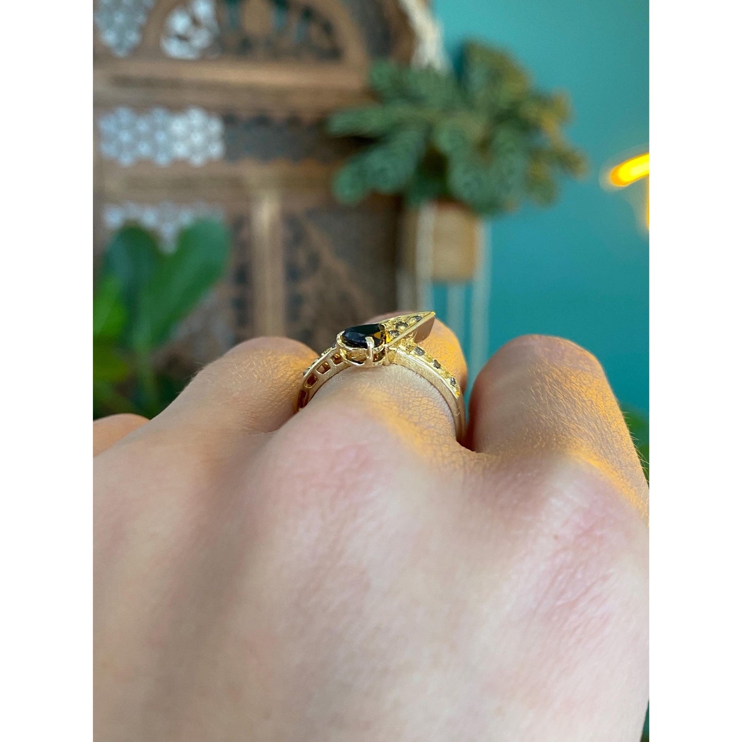 Vintage Solid 18k Yellow Gold Diamond Black Sapphire Ring - Size 7.5