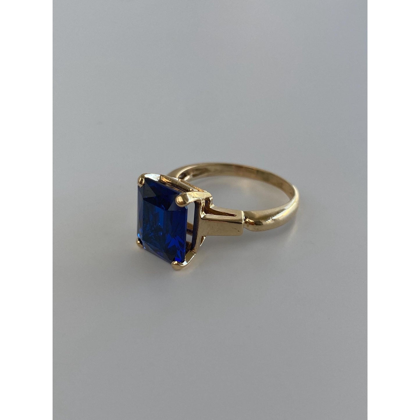 Solid 14k Yellow Gold Blue Spinel Ring - Size 9