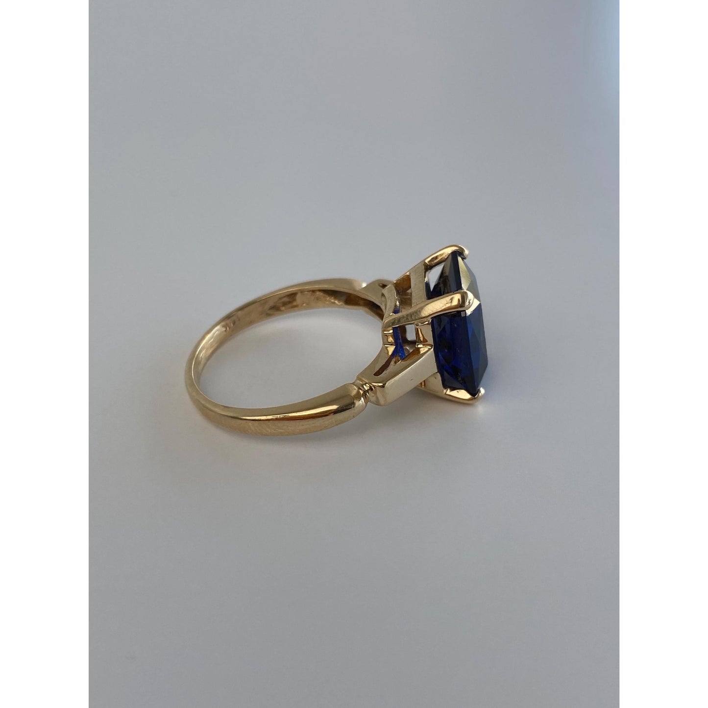 Solid 14k Yellow Gold Blue Spinel Ring - Size 9
