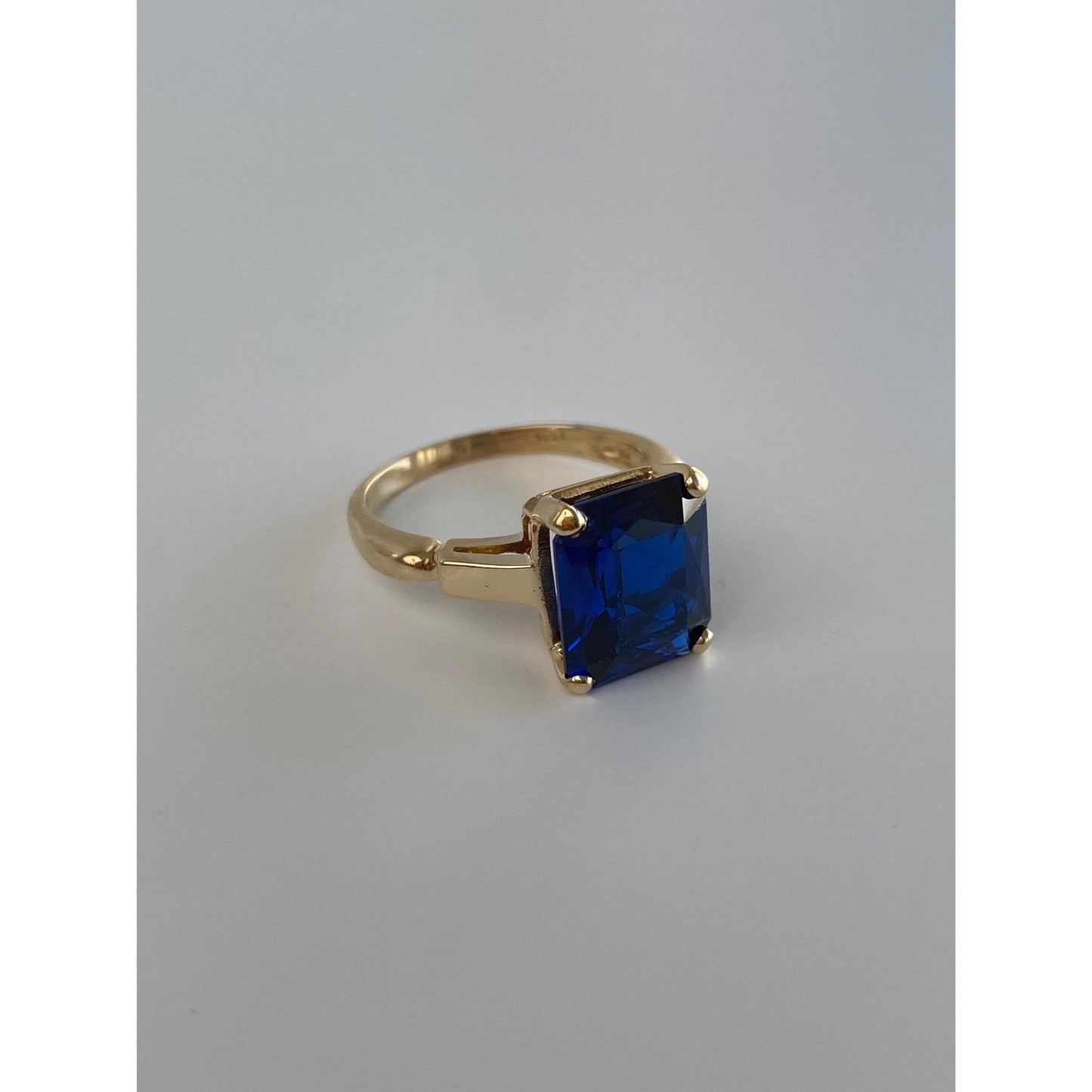 Solid 14k Yellow Gold Blue Spinel Ring - Size 9