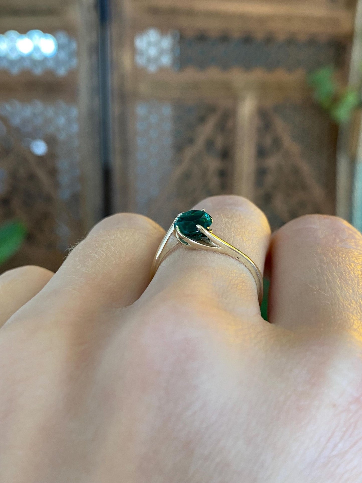 Vintage Solid 9k Yellow Gold Dark Green Cubic Zirconia Twist Ring - Size 6