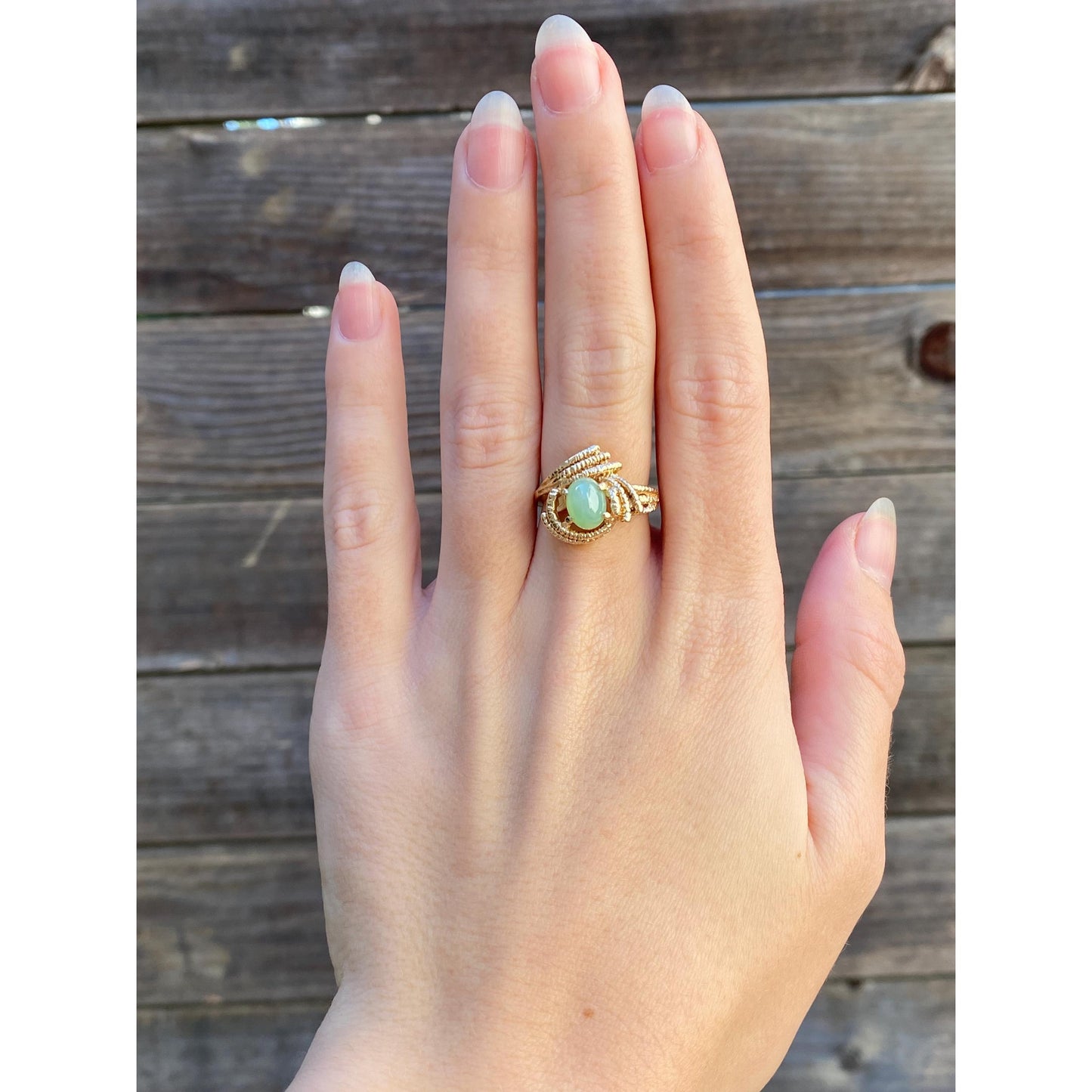 Vintage Solid 14k Yellow Gold Light Green Star Sapphire Ring - Size 5.75