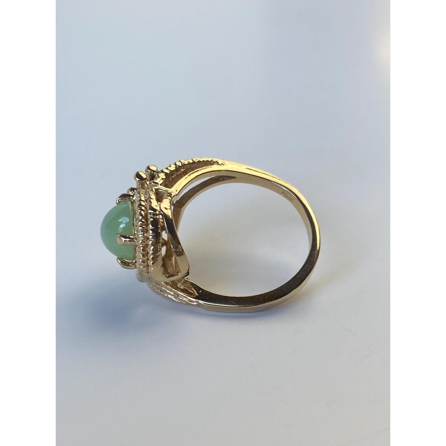 Vintage Solid 14k Yellow Gold Light Green Star Sapphire Ring - Size 5.75