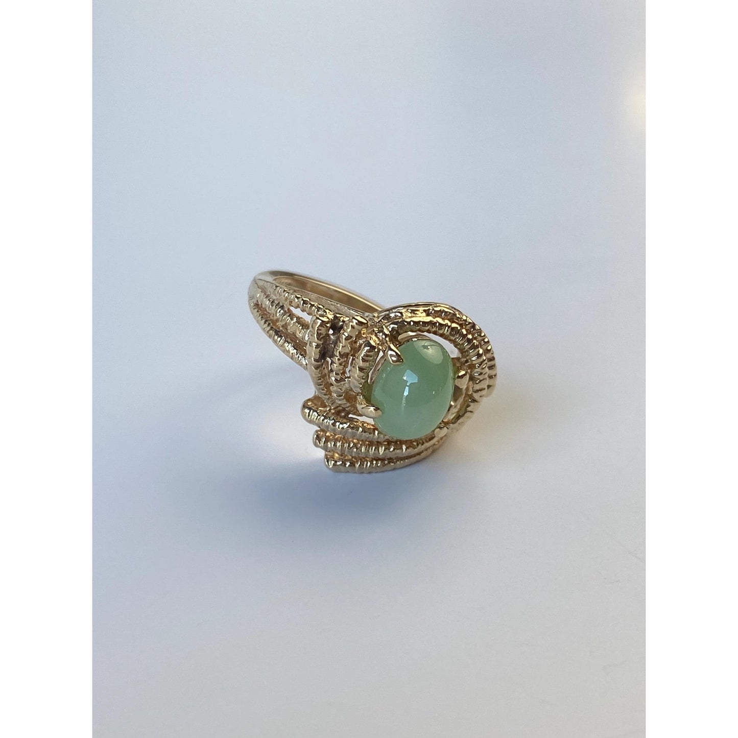 Vintage Solid 14k Yellow Gold Light Green Star Sapphire Ring - Size 5.75