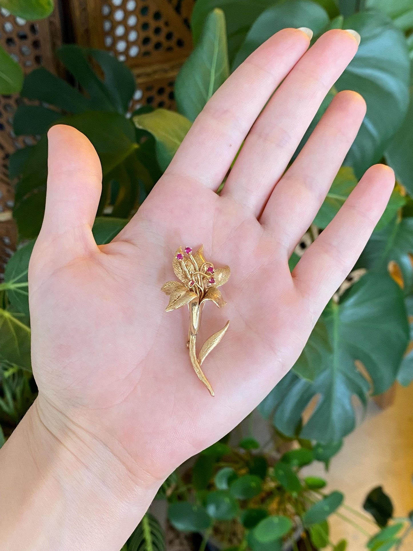 Vintage Solid 14k Yellow Gold Pink Spinel Flower Pin
