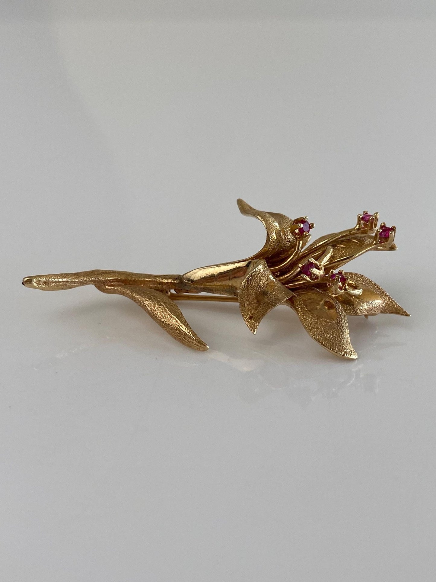 Vintage Solid 14k Yellow Gold Pink Spinel Flower Pin