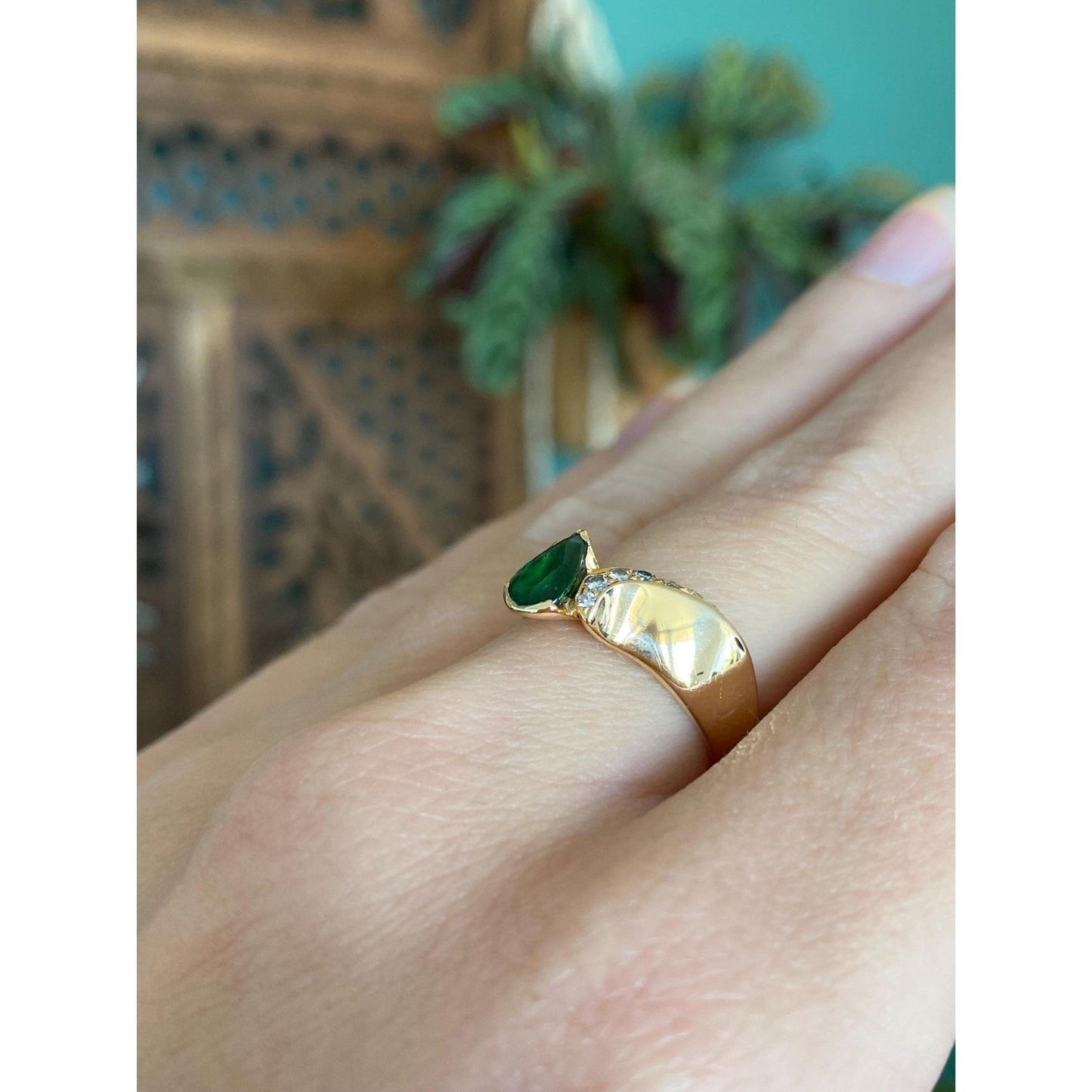 Vintage Solid 18k Yellow Gold Emerald & Diamond Ring Band - Size 6.25