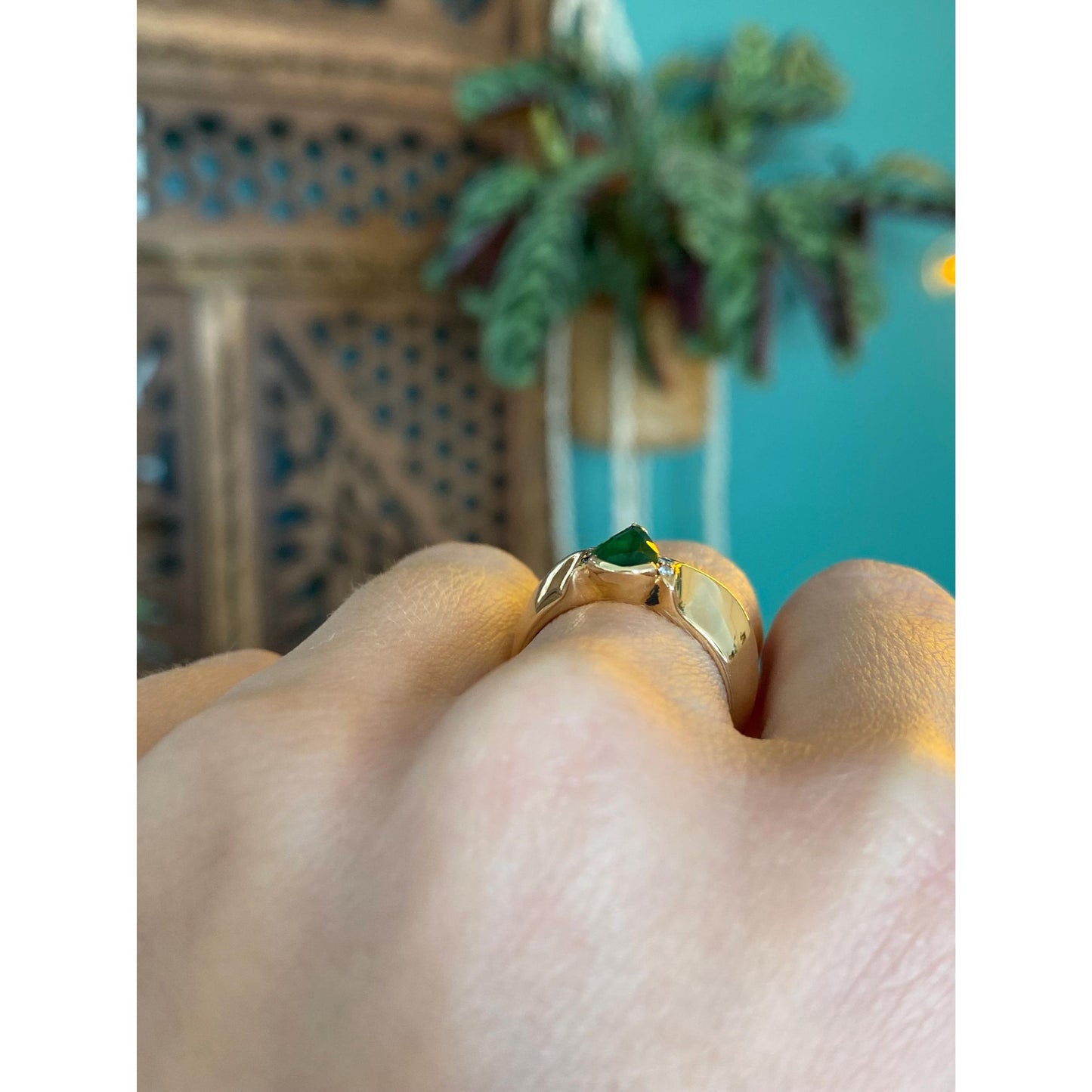 Vintage Solid 18k Yellow Gold Emerald & Diamond Ring Band - Size 6.25