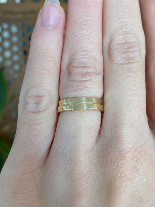 Vintage Solid 14k Yellow Gold Stepped Ring Band - Size 4.75