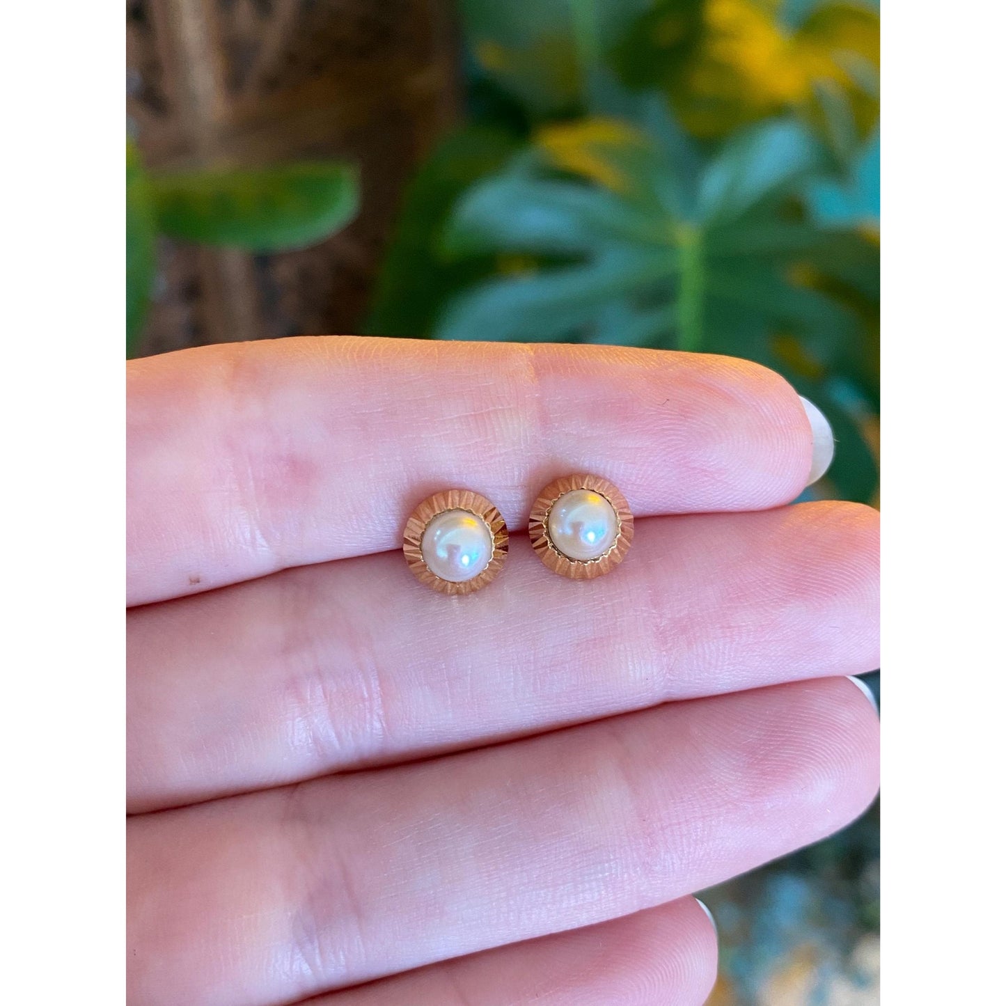 Solid 18k Yellow Gold Pearl Stud Earrings