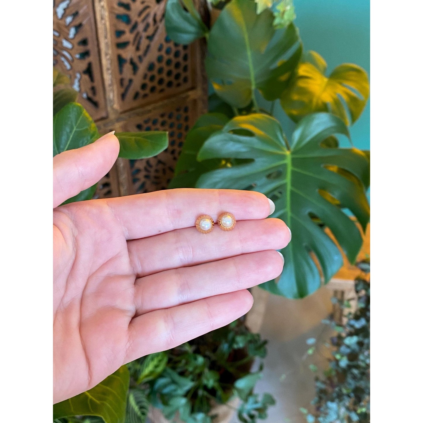 Solid 18k Yellow Gold Pearl Stud Earrings