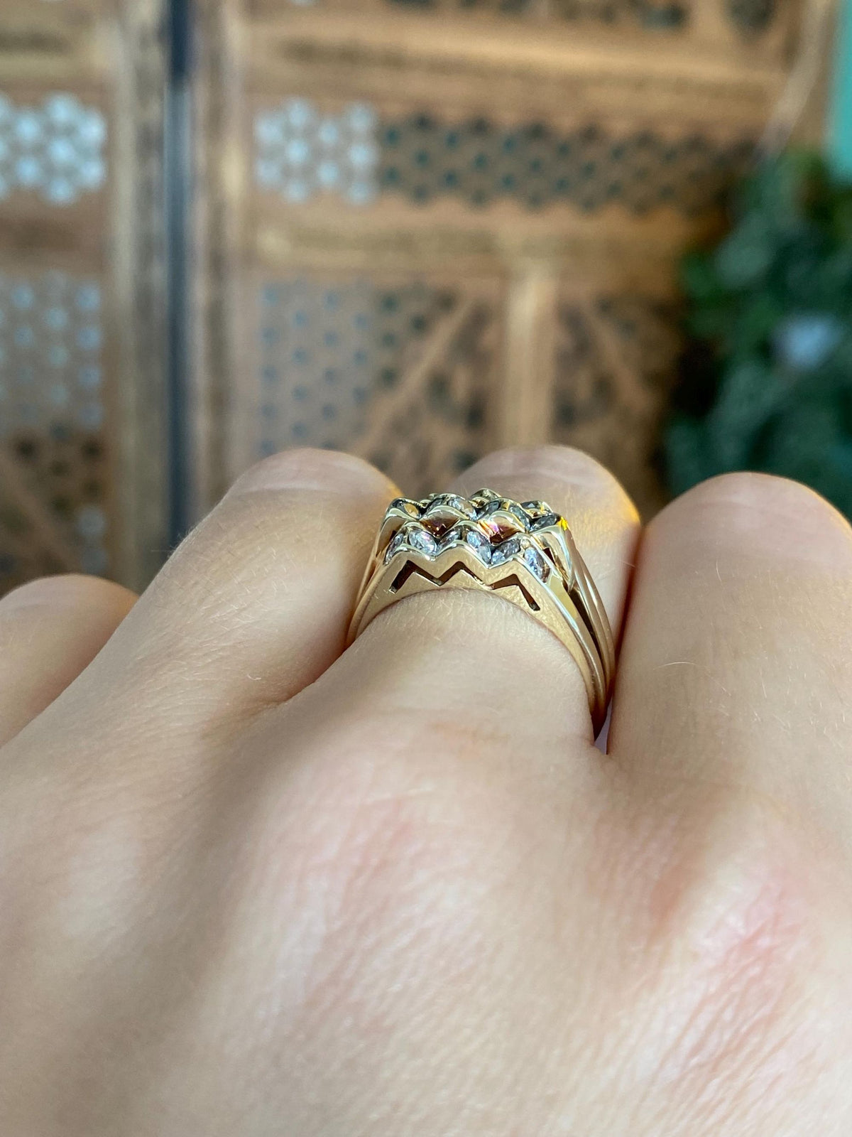 Vintage Solid 14k Yellow Gold Diamonds Zig Zag Rows Ring Band - Size 6.25