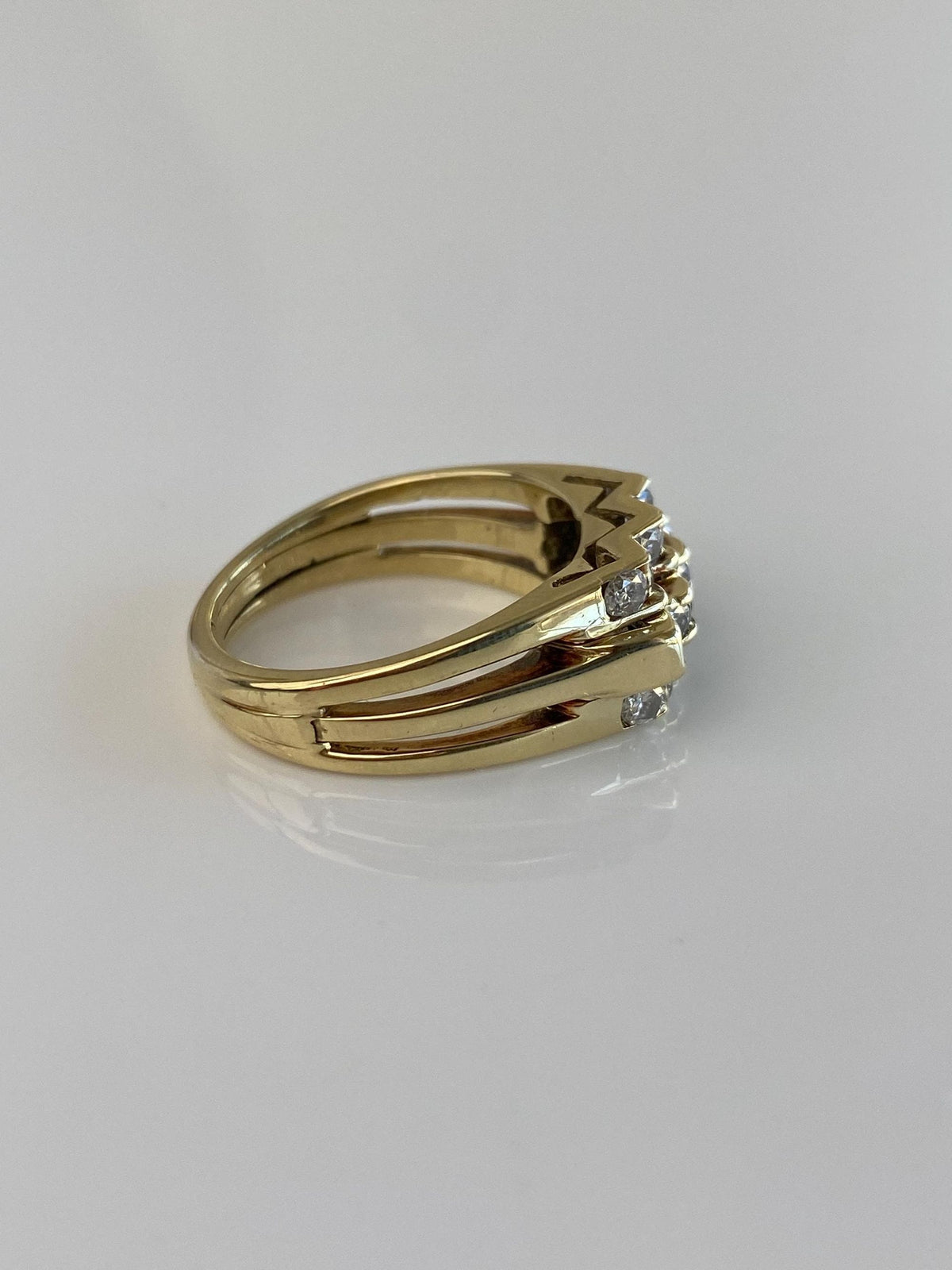 Vintage Solid 14k Yellow Gold Diamonds Zig Zag Rows Ring Band - Size 6.25