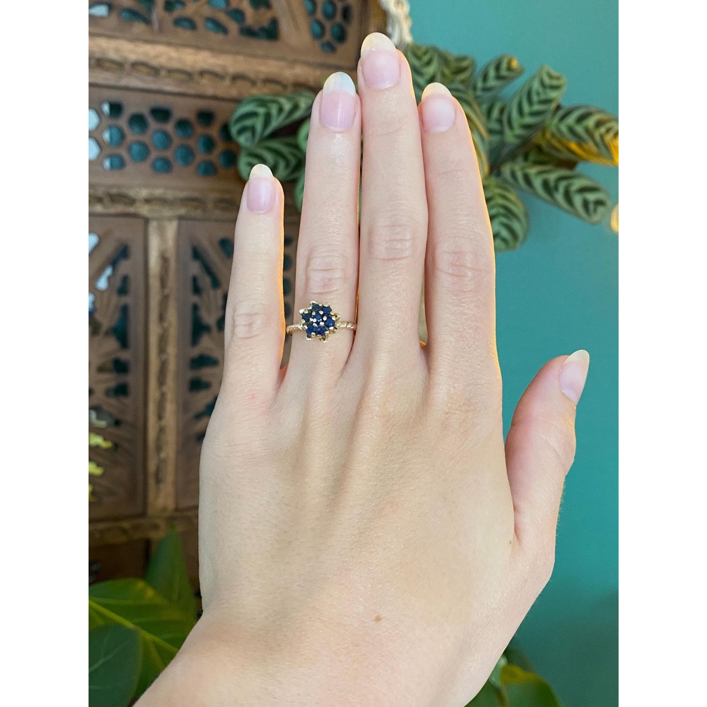 Vintage Solid 14k Yellow Gold Sapphire Flower Ring - Size 5.25